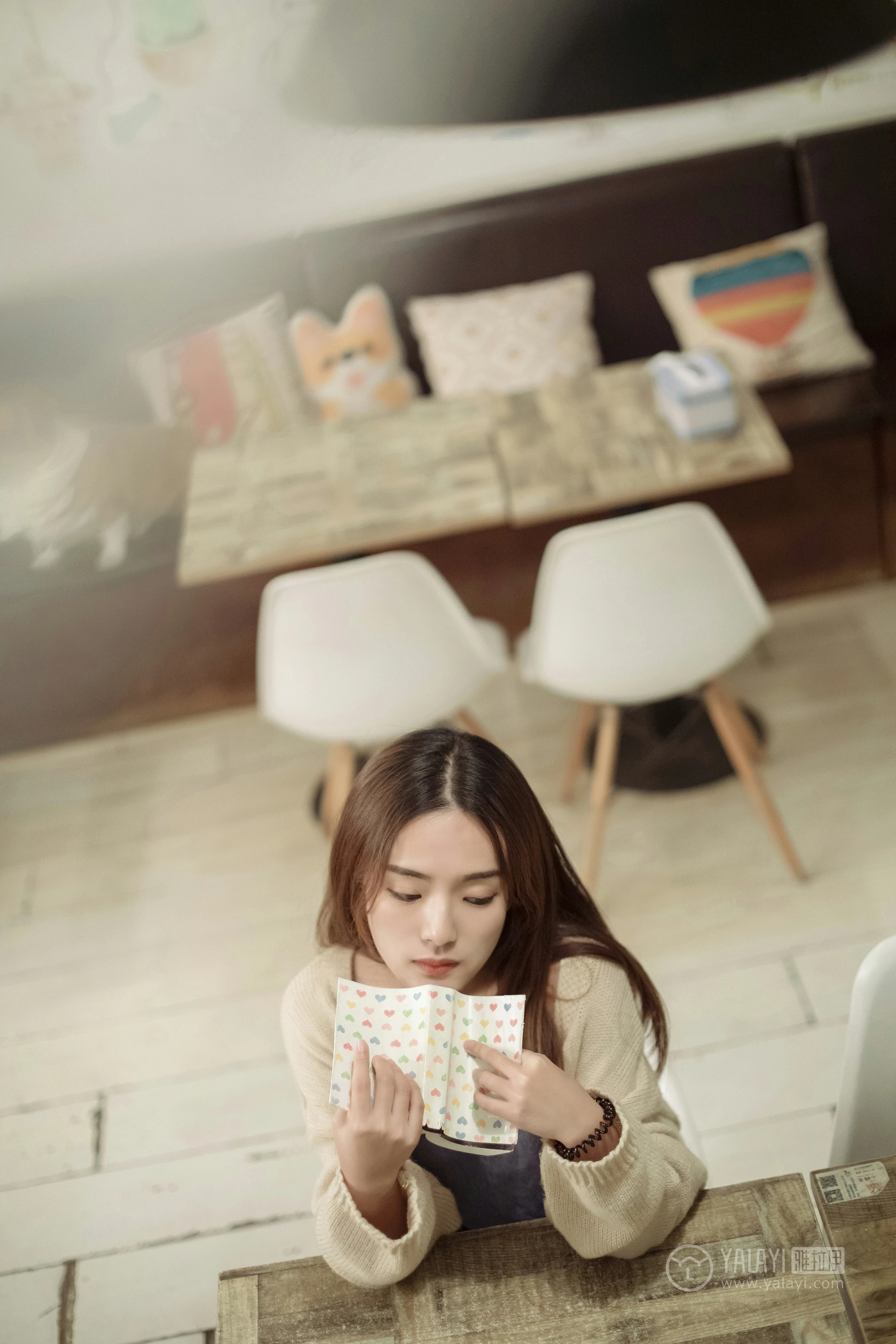 [YALAYI雅拉伊]No.175 不如和我虚度时光 白日梦 米色外套加灰色吊带连衣裙性感私房写真集第3张