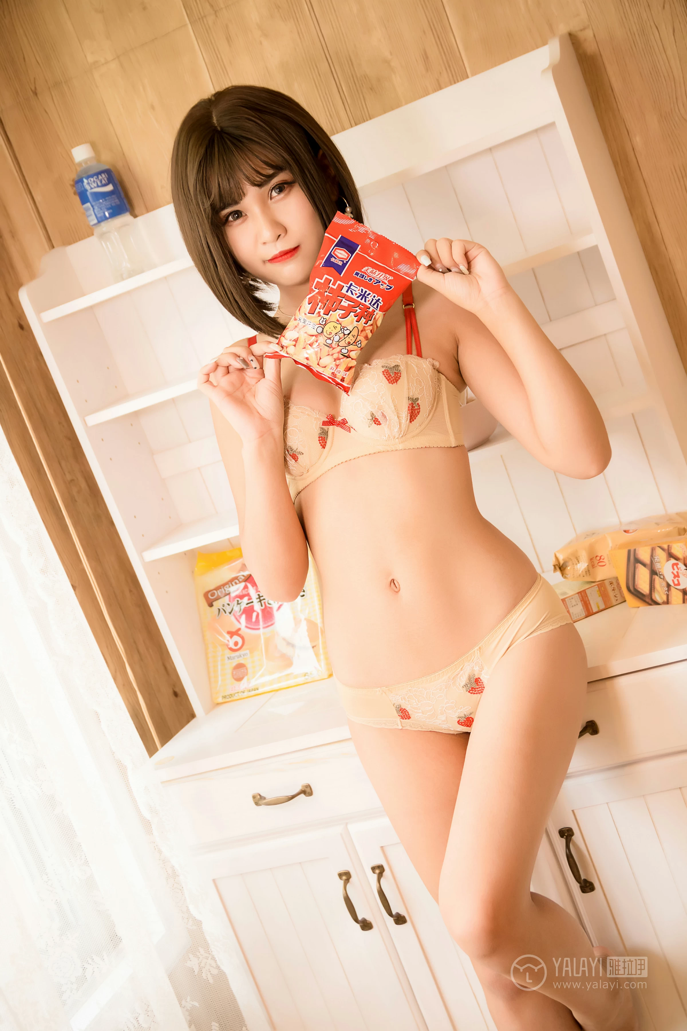 [YALAYI雅拉伊]No.177 草莓妹妹 宝儿 白色蕾丝内衣居家性感私房写真集第4张