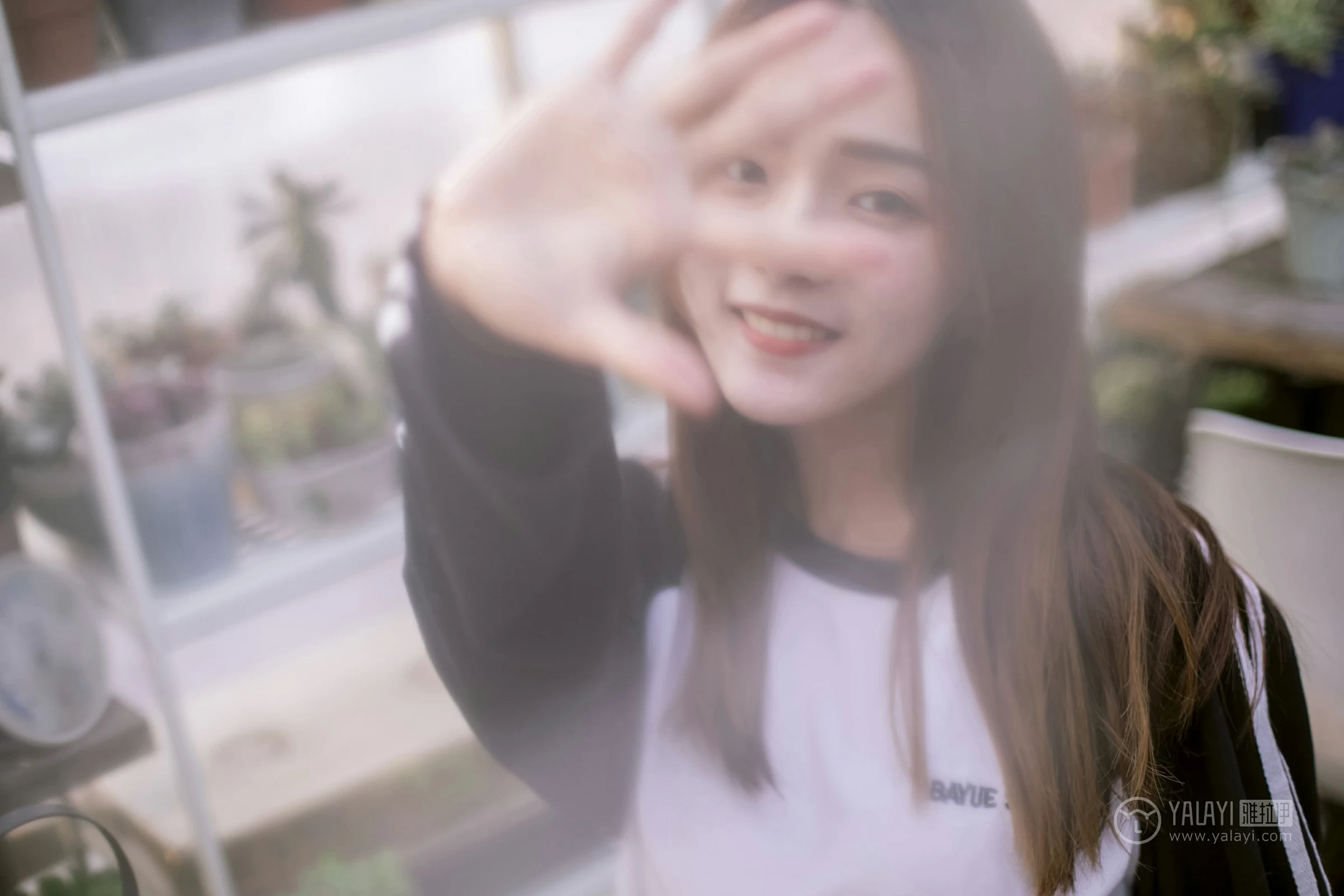 [YALAYI雅拉伊] No.180 我想有个花园 白日梦 黑白卫衣加紧身牛仔裤清纯可爱私房写真集第12张