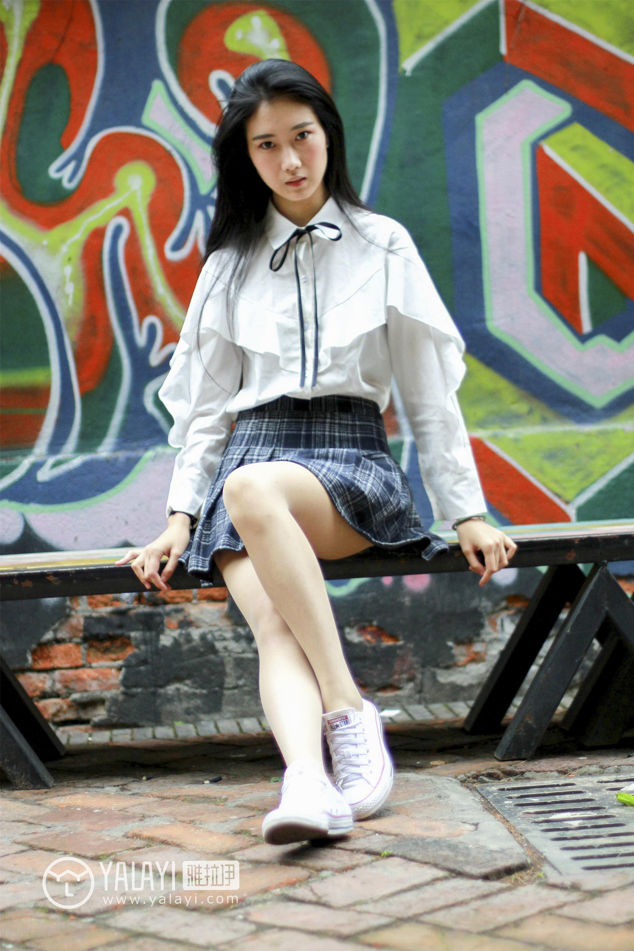 [YALAYI雅拉伊]NO.004 古装肉丝 林小珂 白色衬衫与短裙加肉色丝袜美腿性感私房写真集第5张