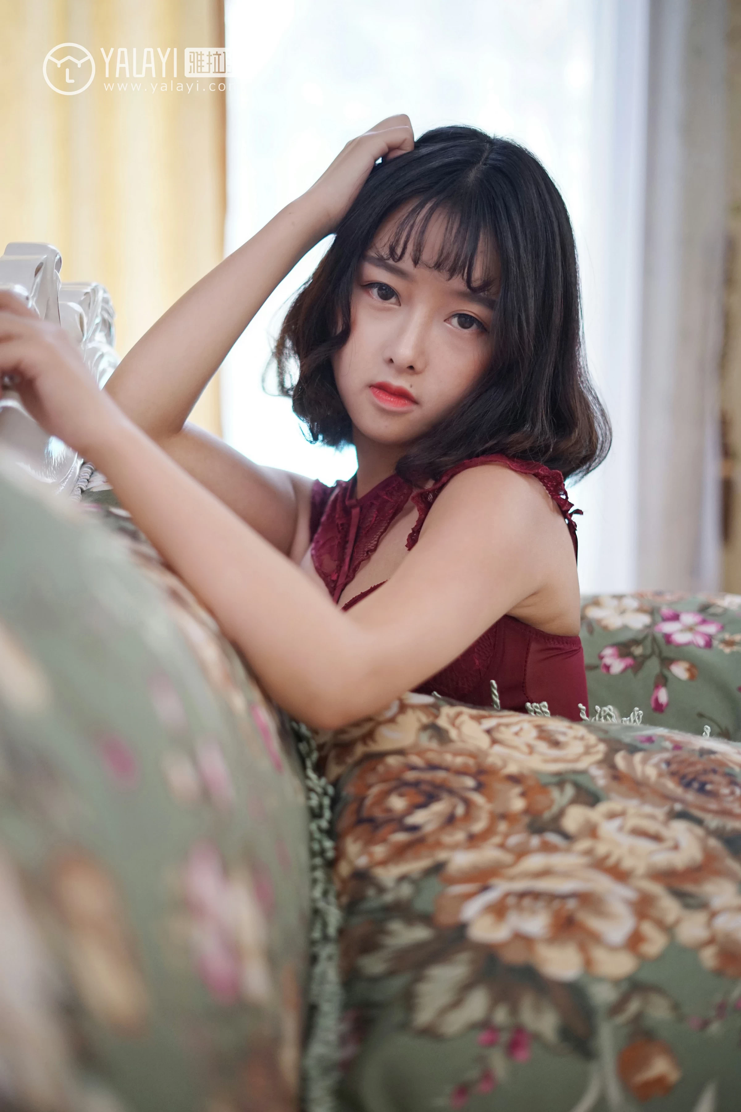 [YALAYI雅拉伊]NO.025 醉在红酒杯里 王小淼 红色蕾丝塑身内衣与红色浴袍性感私房写真集第3张