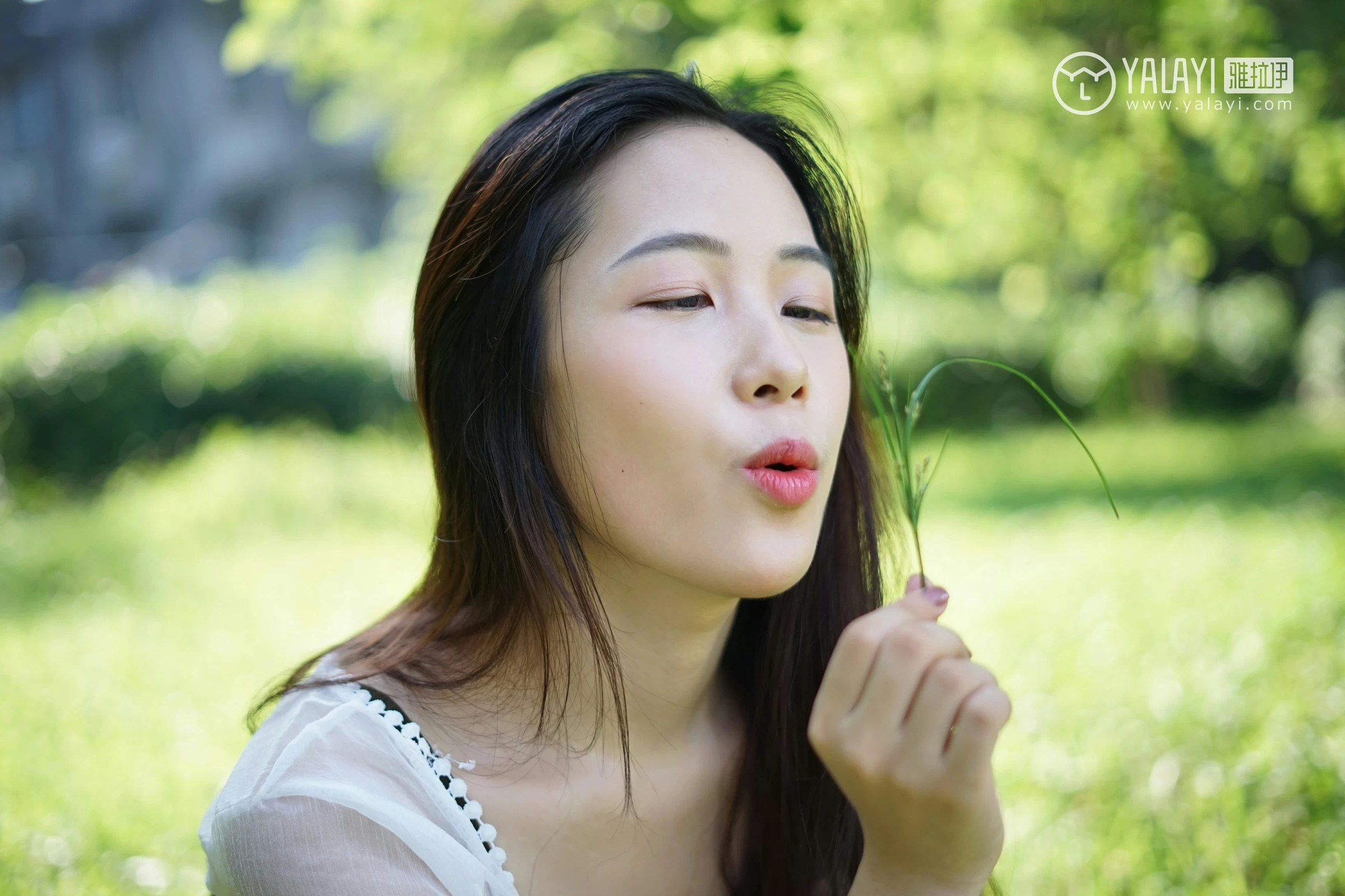 [YALAYI雅拉伊]NO.027 校园邂逅 卡柔 白色短袖加灰色短裙与吊带连衣裙性感私房写真集第11张