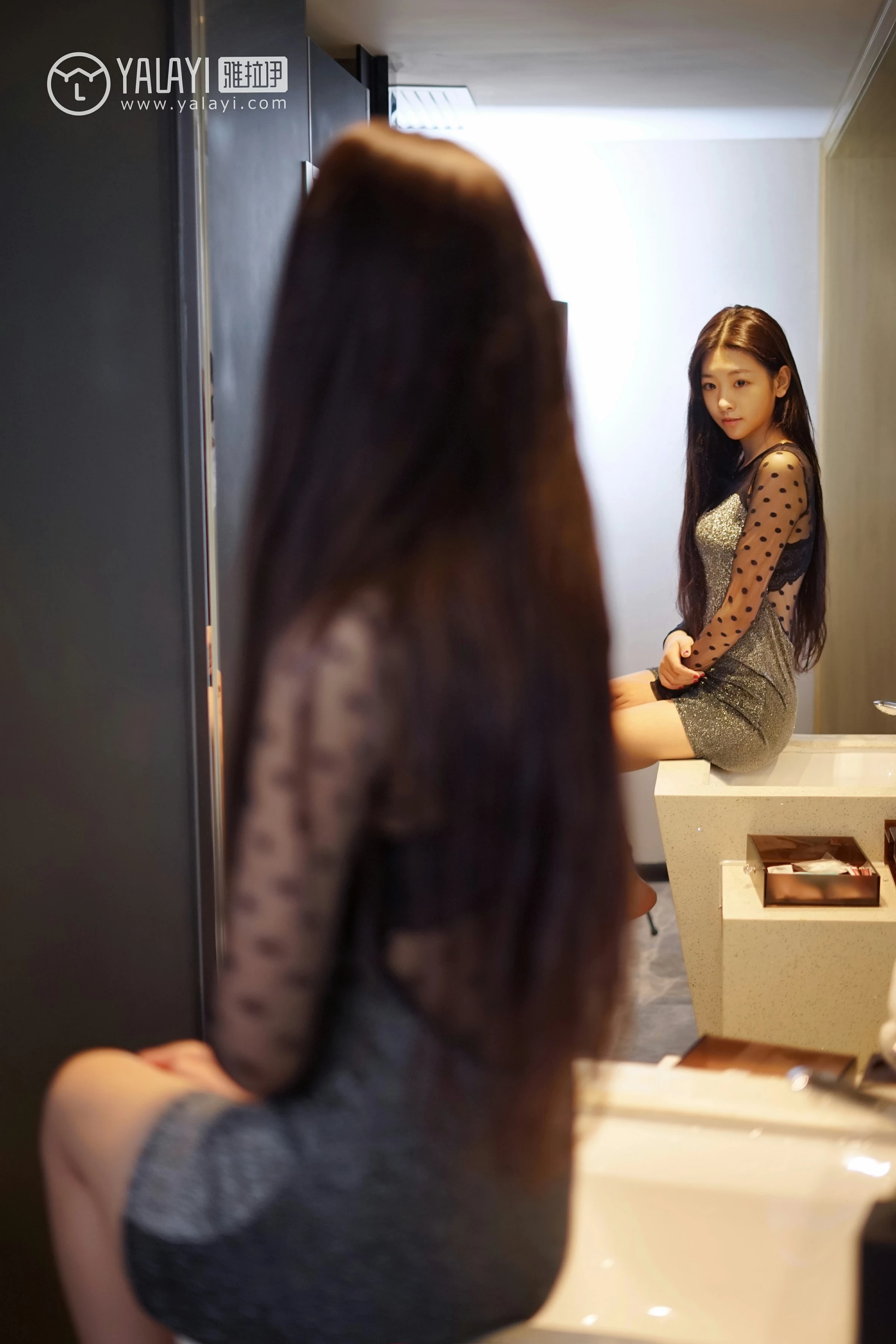 [YALAYI雅拉伊]NO.018 水嫩红颜 严冰冰 黑色透视连衣裙加黑色蕾丝内衣性感私房写真集第2张