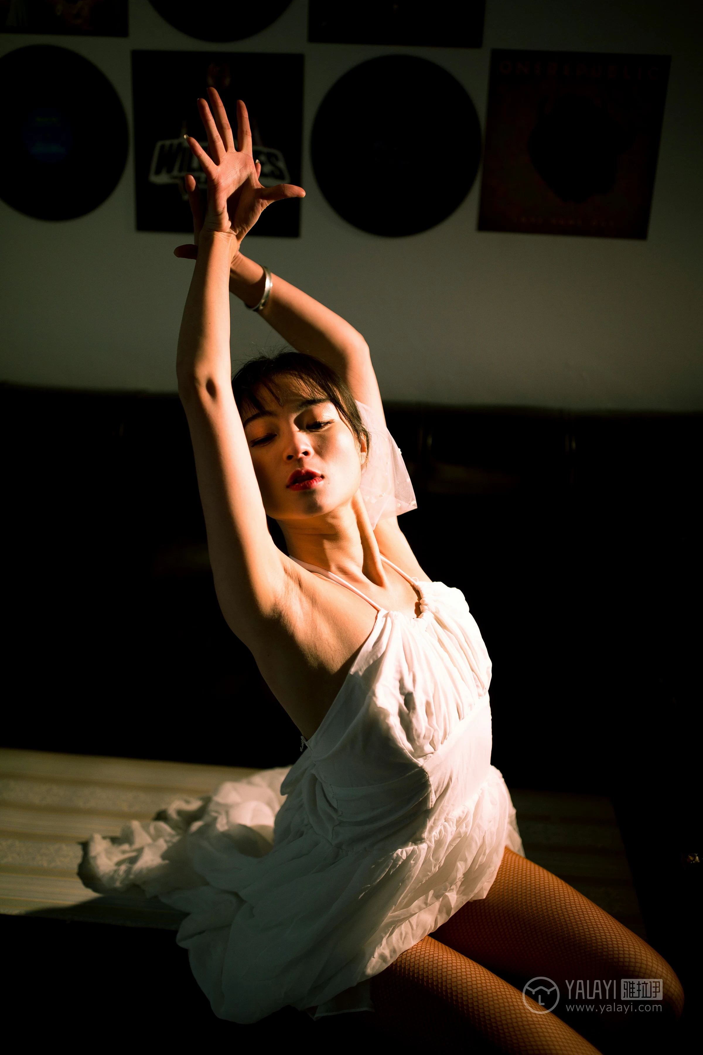 [YALAYI雅拉伊]No.191 轻舞飞扬 米粒米粒 白色吊带裸背婚纱连衣裙性感私房写真集第7张