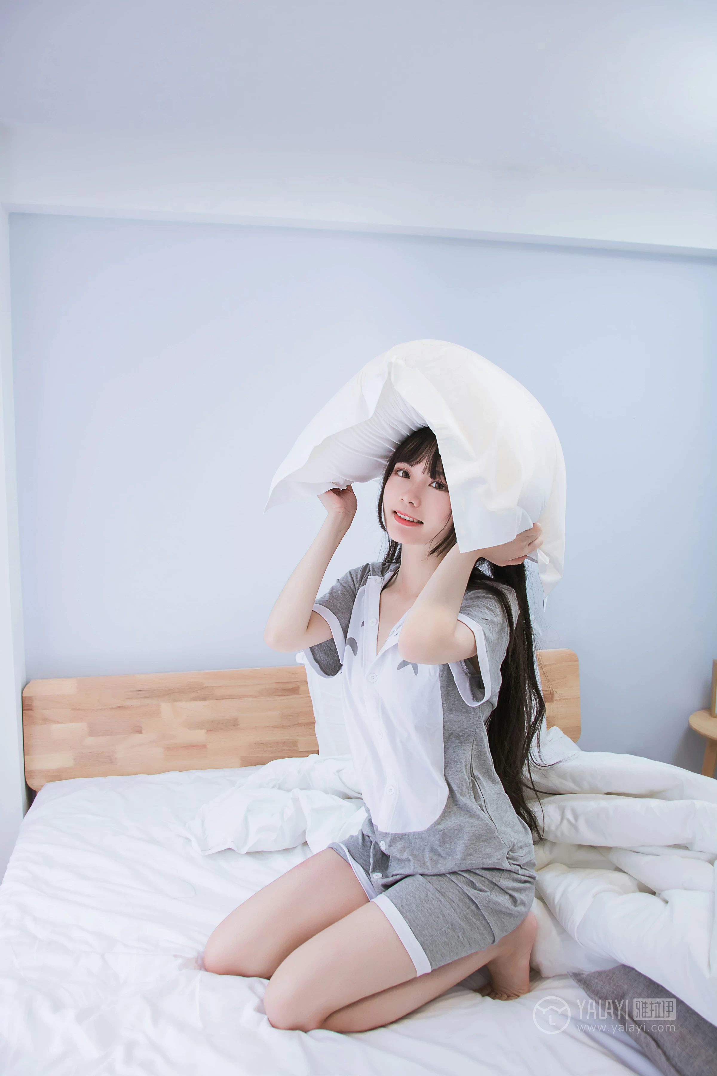 [YALAYI雅拉伊]No.201 龙猫睡衣 小琉 灰色连身睡衣加黑色情趣内衣性感私房写真集第8张