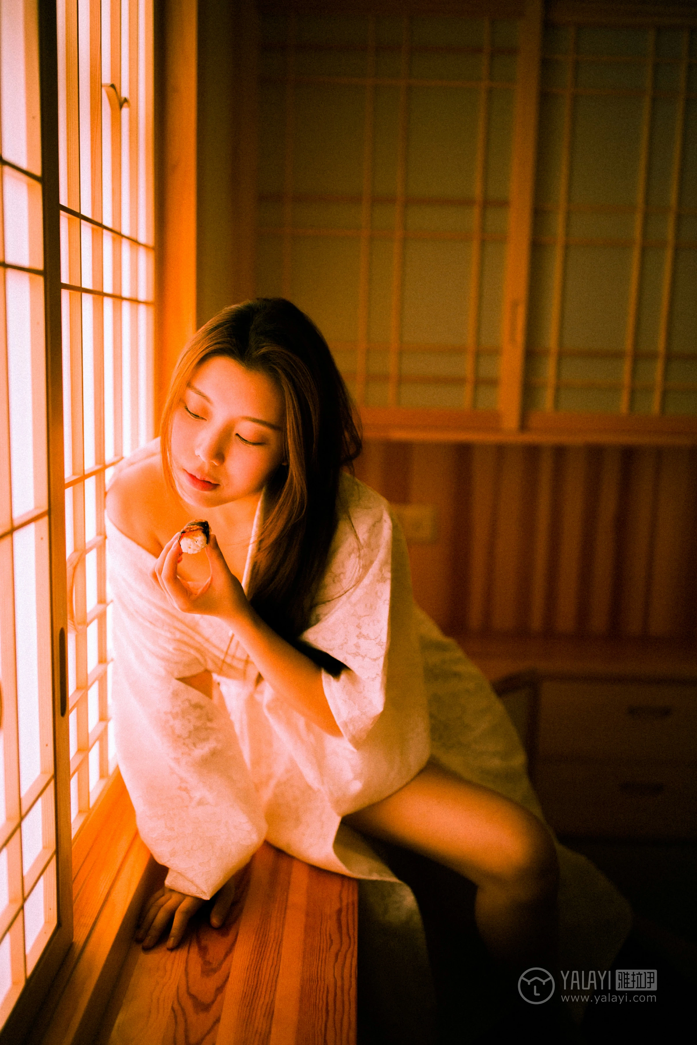 [YALAYI雅拉伊]No.202 夜光 圆圆 白色透视蕾丝镂空睡衣性感私房写真集第13张