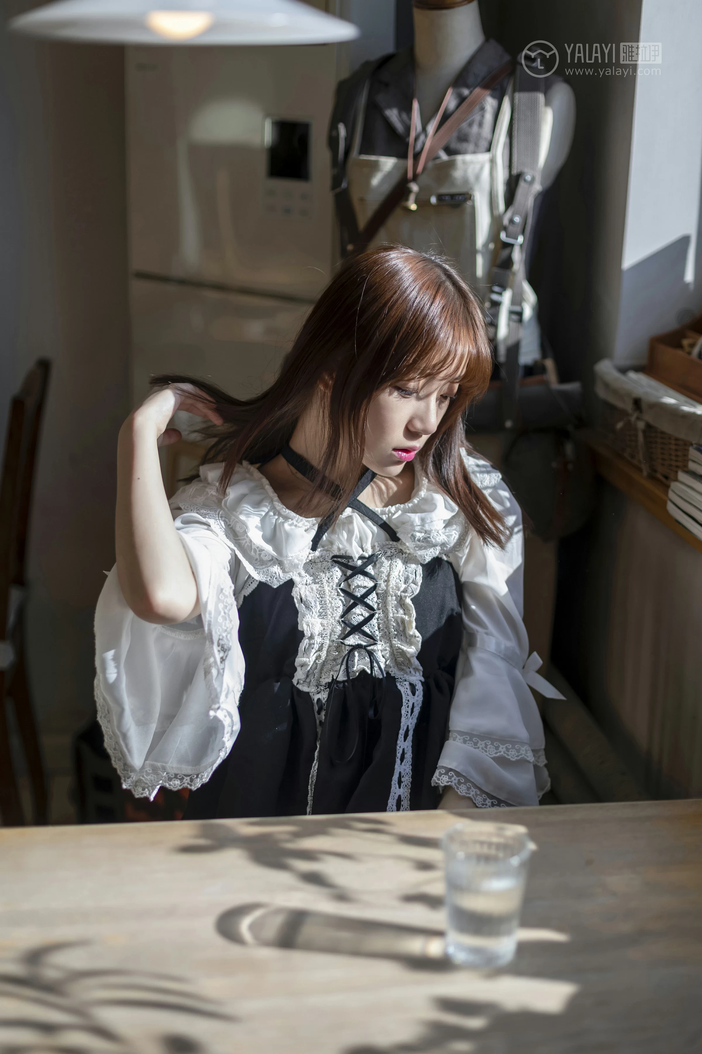 [YALAYI雅拉伊]No.219 半糖洛丽塔 刘开心 情趣公主制服连衣裙性感私房写真集第5张