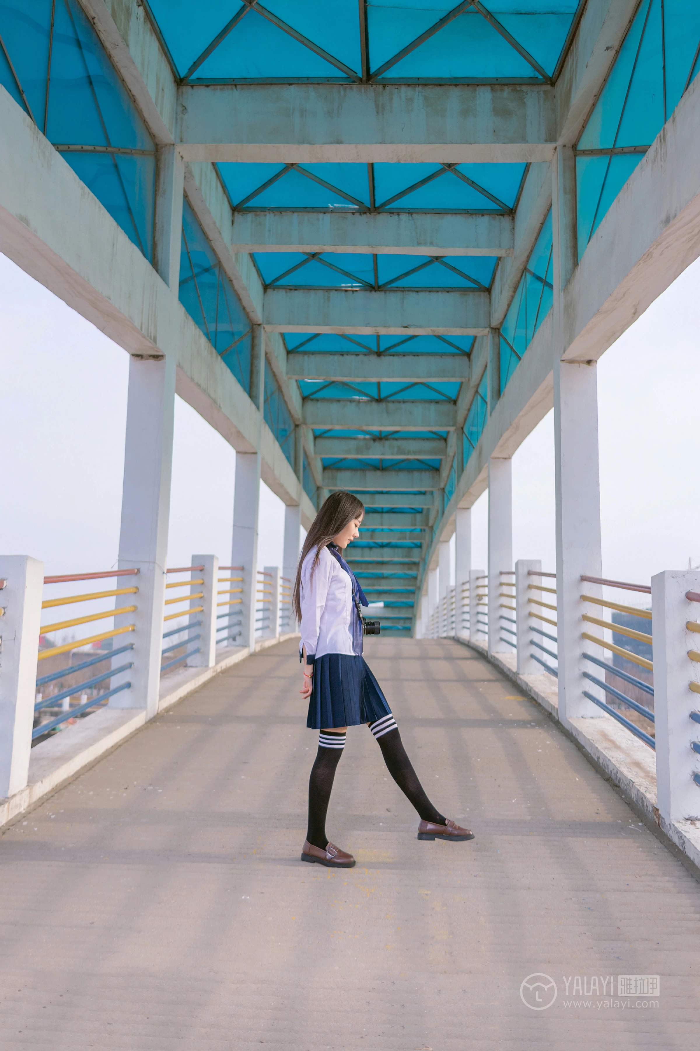 [YALAYI雅拉伊]No.229 小清新 文慧慧 日本高中女生制服与短裙加黑色丝袜美腿性感私房写真集第6张