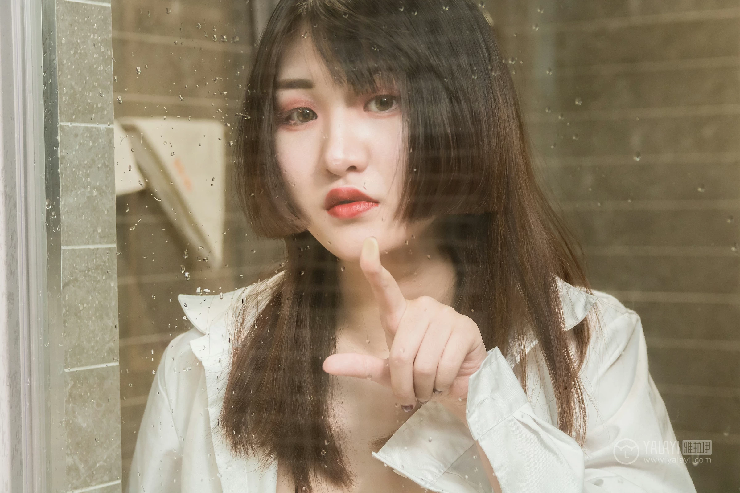 [YALAYI雅拉伊]No.221 极品秘书 娇子 黑色情趣内衣与紧身连衣裙加黑色丝袜美腿性感私房写真集第11张