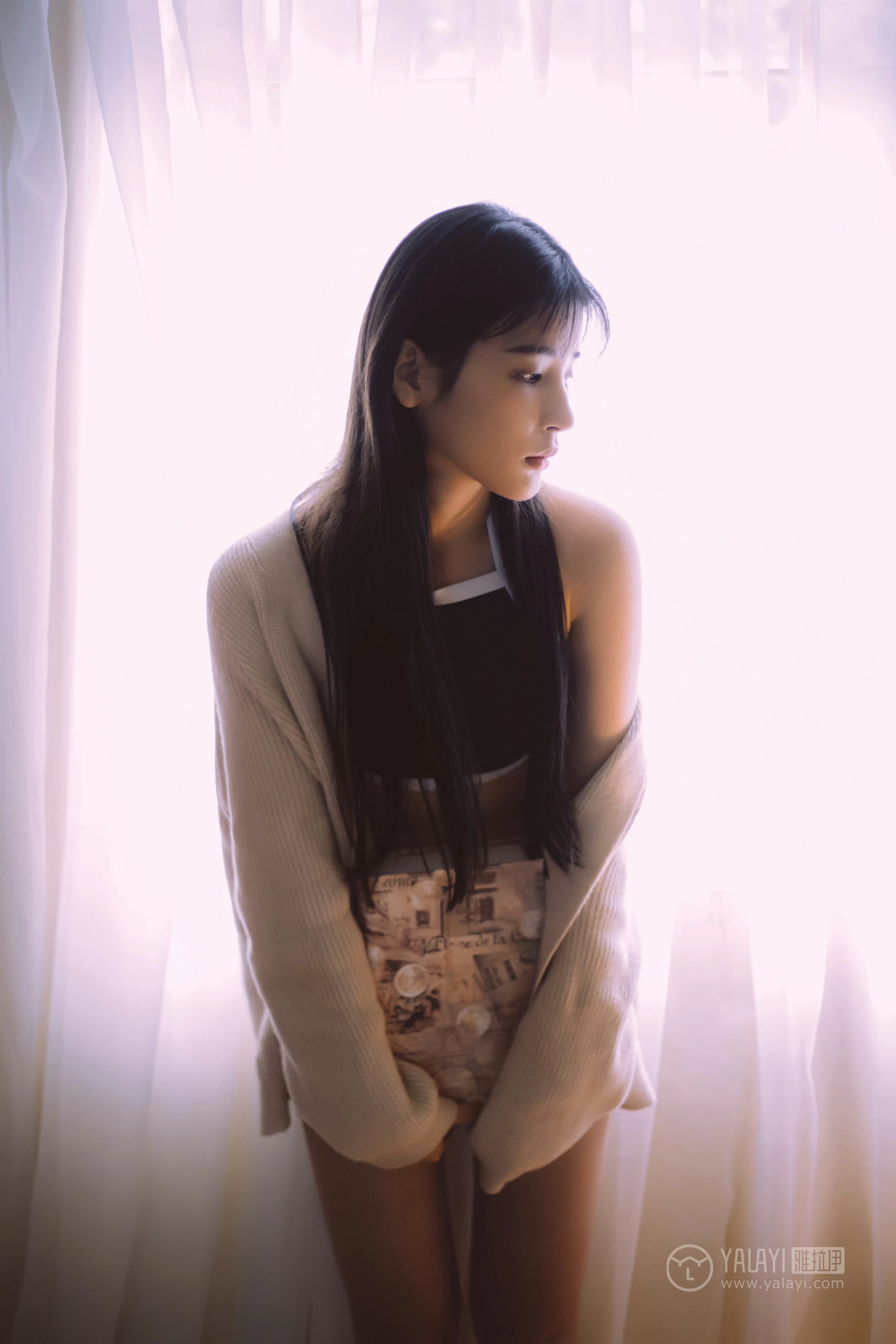 [YALAYI雅拉伊]No.222 如花似玉 阿惜 白色外套加蓝色内衣性感私房写真集第2张