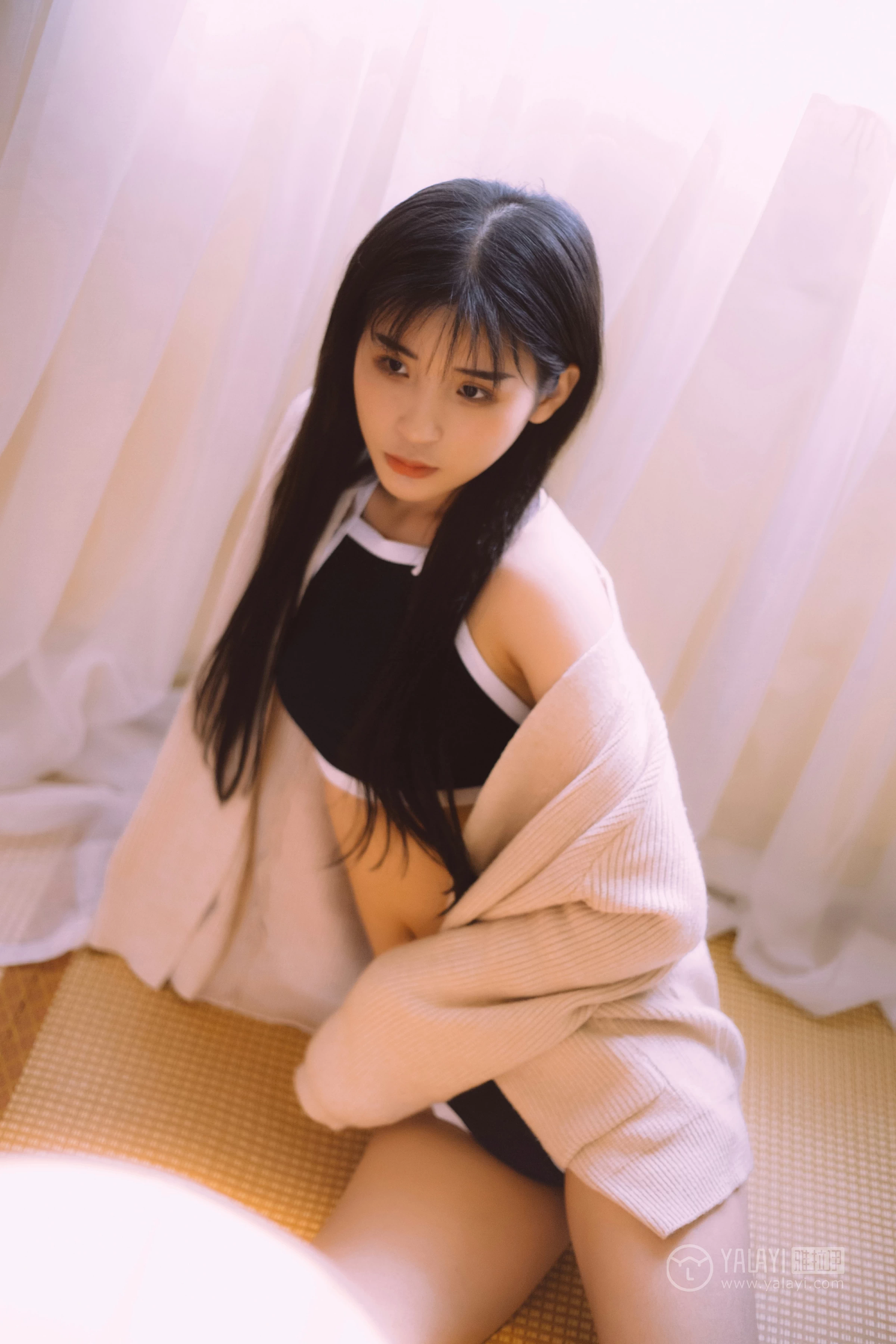 [YALAYI雅拉伊]No.222 如花似玉 阿惜 白色外套加蓝色内衣性感私房写真集第5张