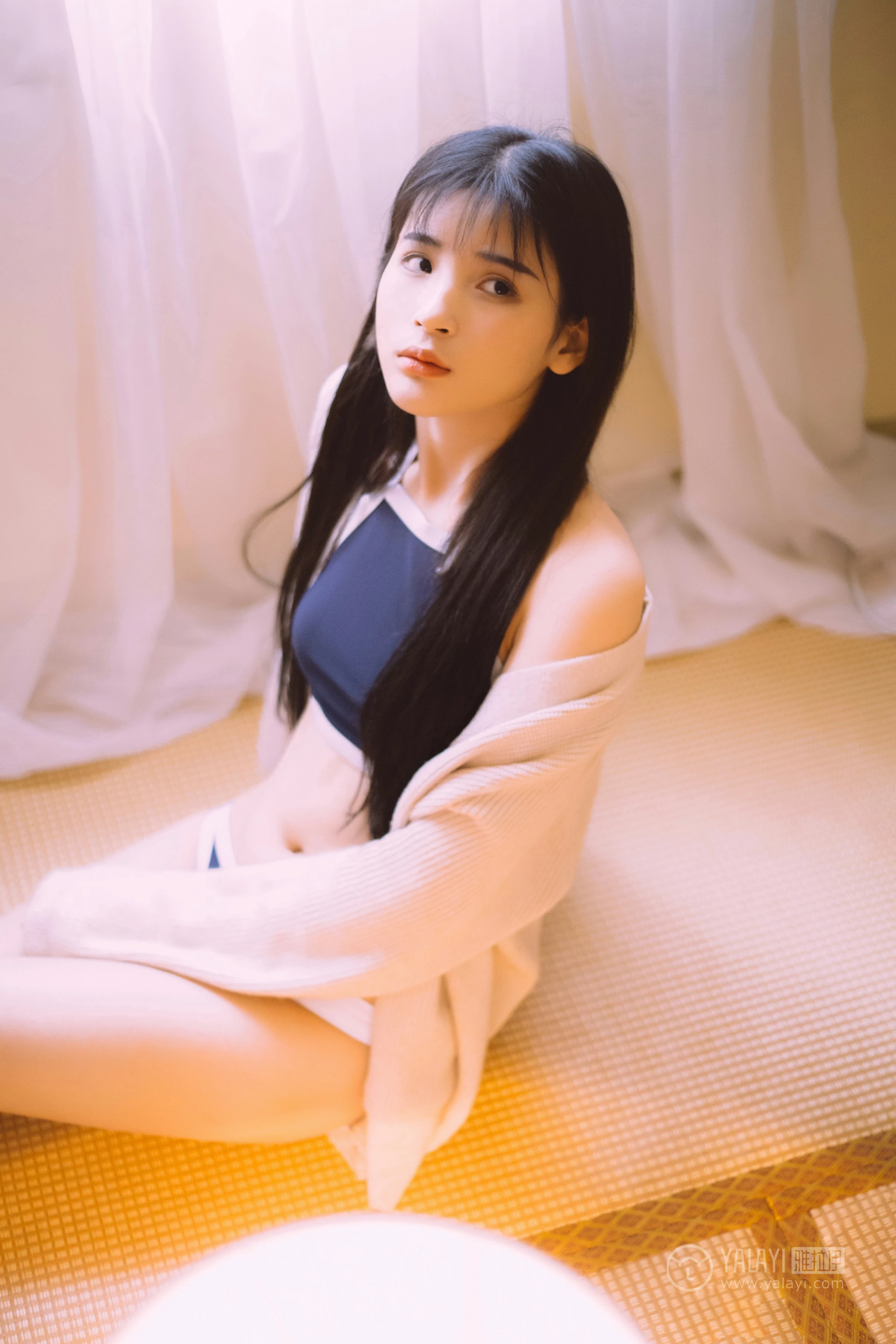 [YALAYI雅拉伊]No.222 如花似玉 阿惜 白色外套加蓝色内衣性感私房写真集第9张