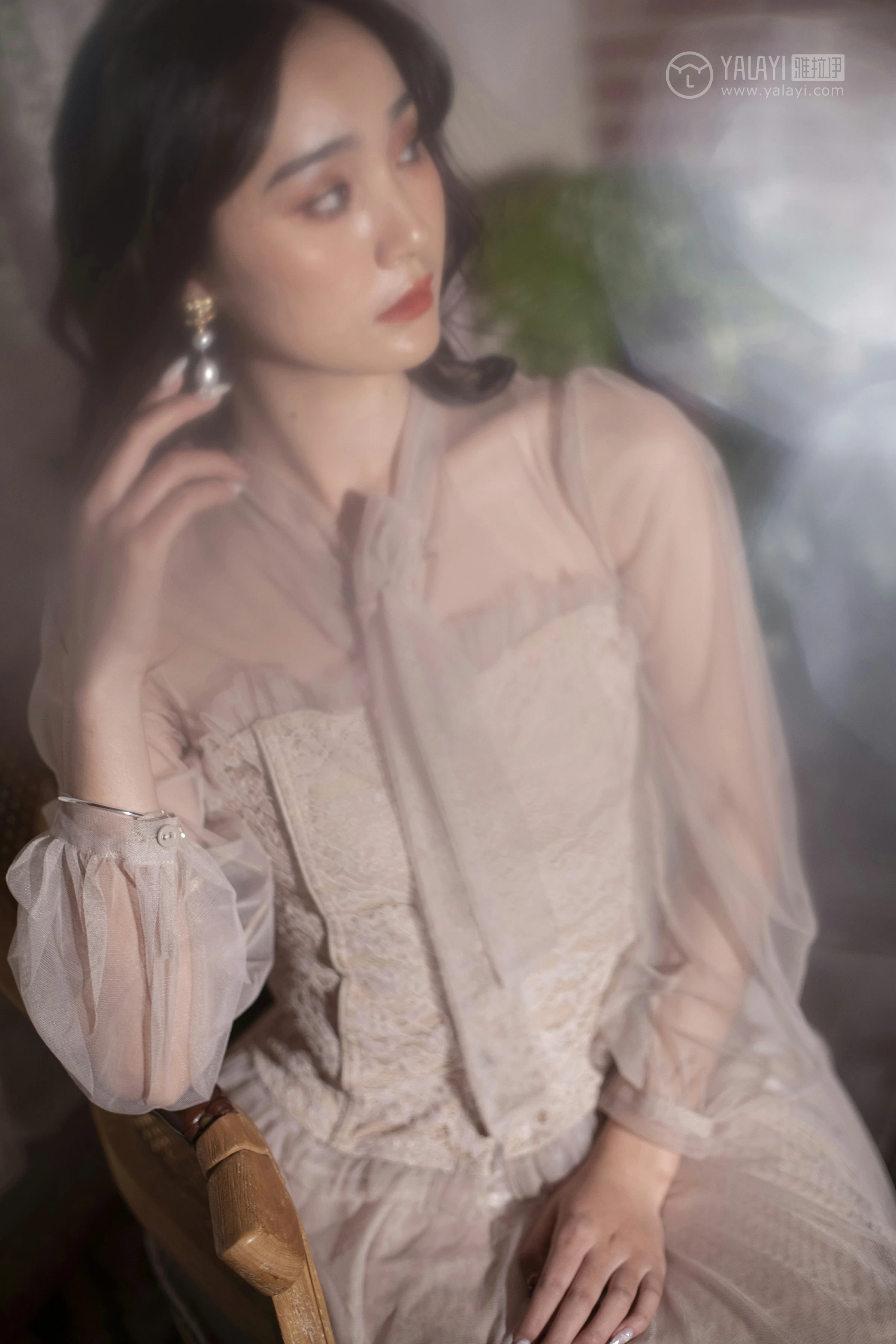 [YALAYI雅拉伊]No.227 蓝月 项兴咏 粉色透视镂空连衣裙性感私房写真集第9张