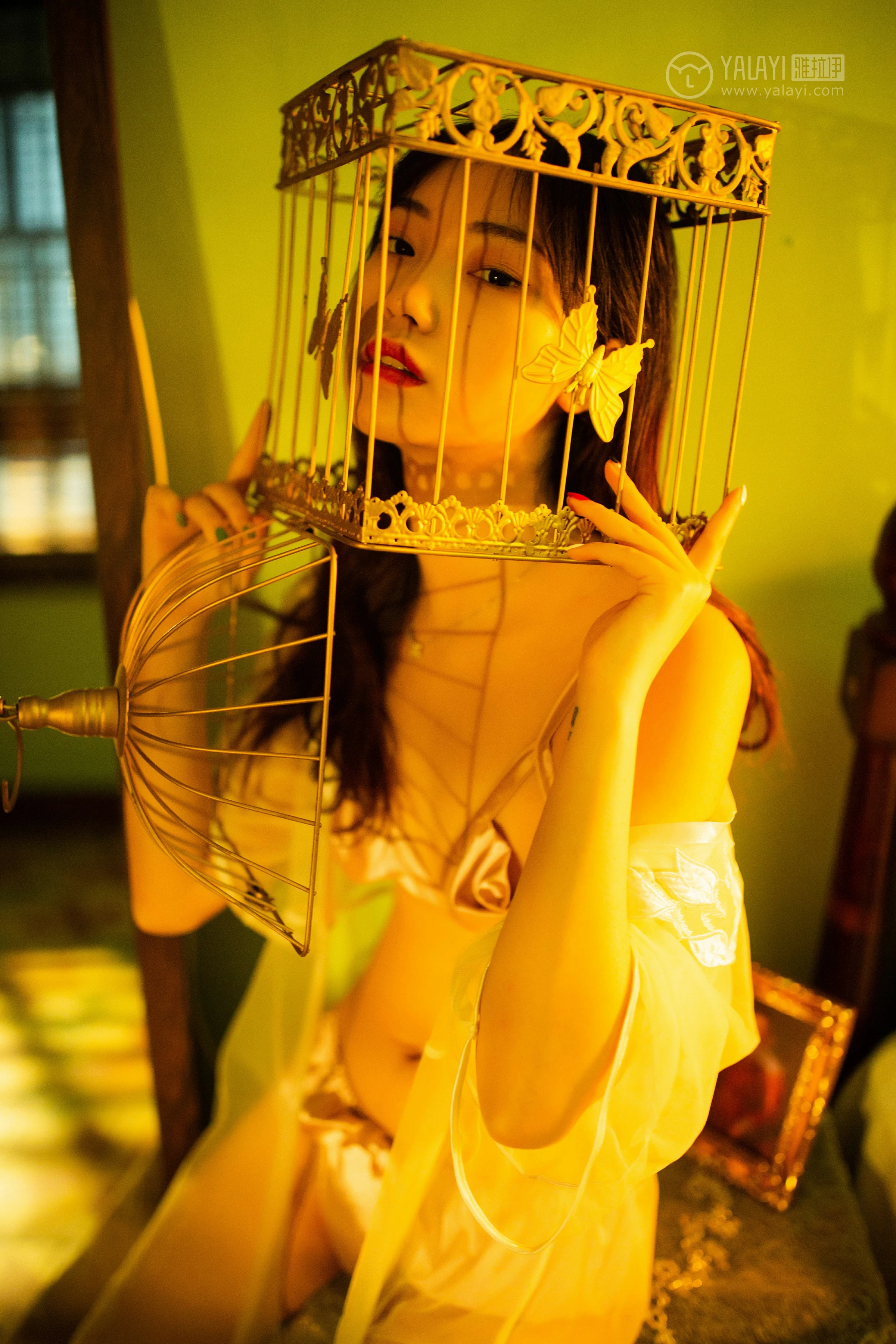 [YALAYI雅拉伊]No.233 《爱囚》 天蓝酱 白色透视睡衣加金色情趣内衣性感私房写真集第10张