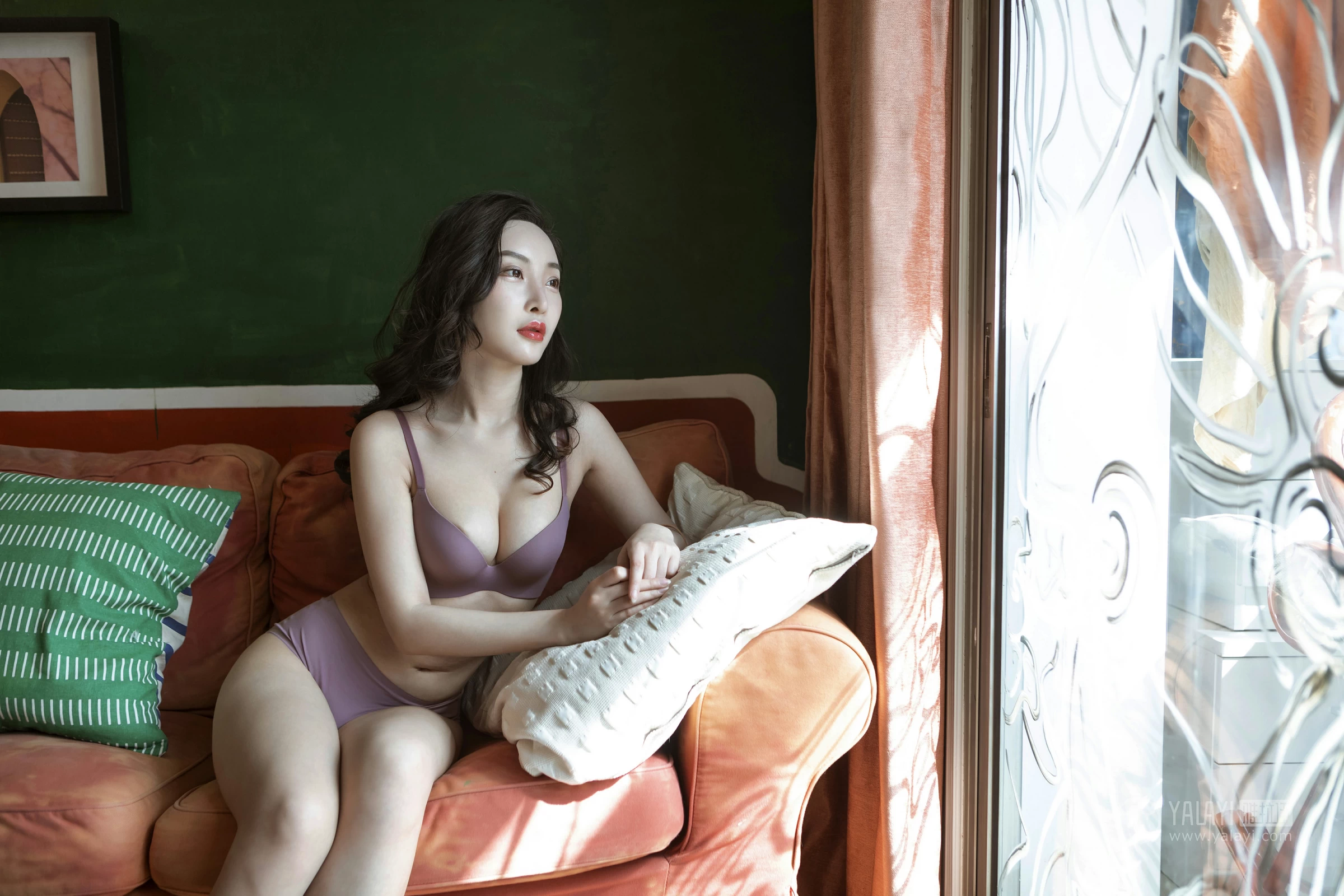 [YALAYI雅拉伊]No.235 《万种风情》 赵雪晴 棕色性感内衣居家私房写真集第2张