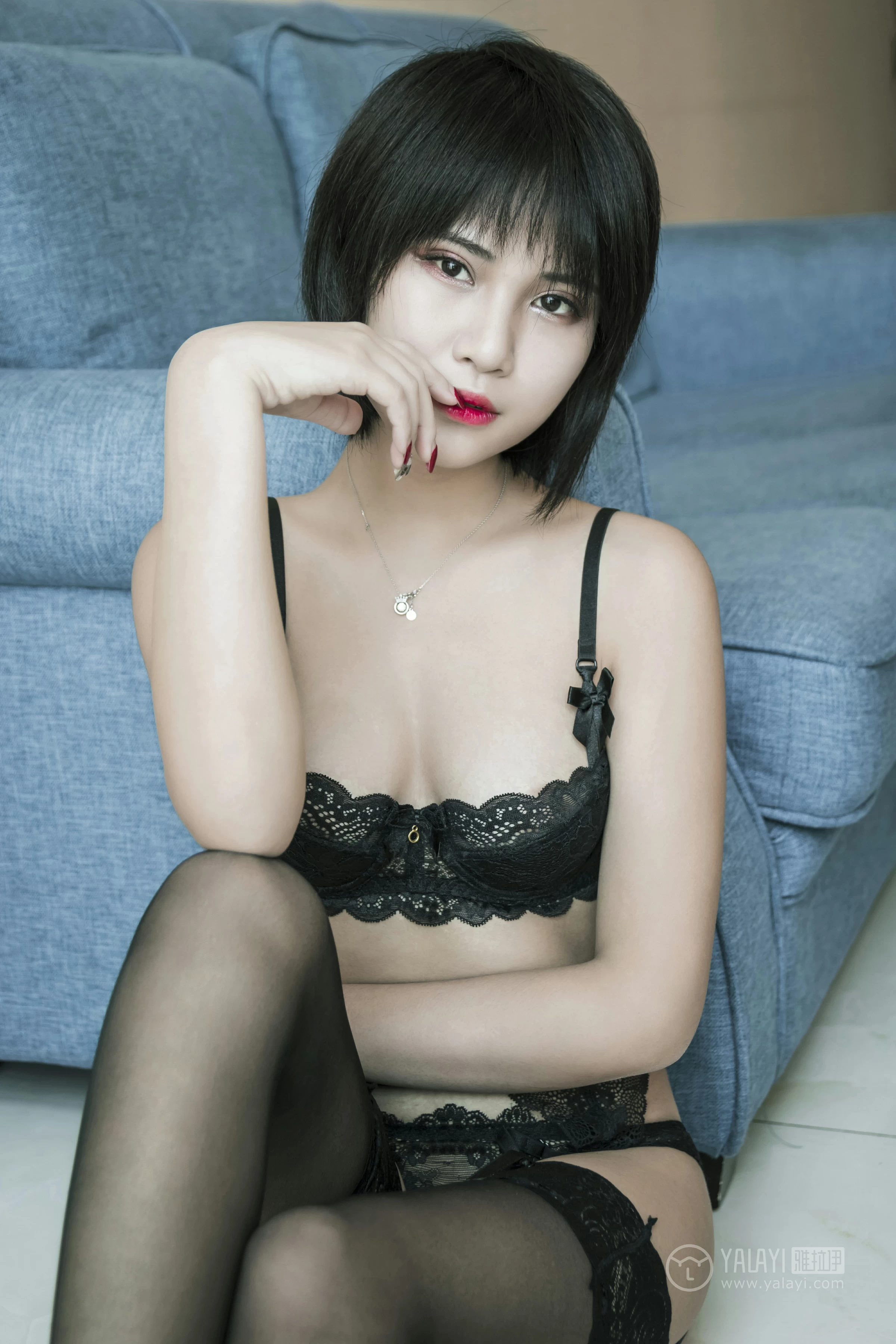 [YALAYI雅拉伊]No.240 黑蝴蝶 宝儿 黑色蕾丝内衣加黑色丝袜美腿性感私房写真集第7张