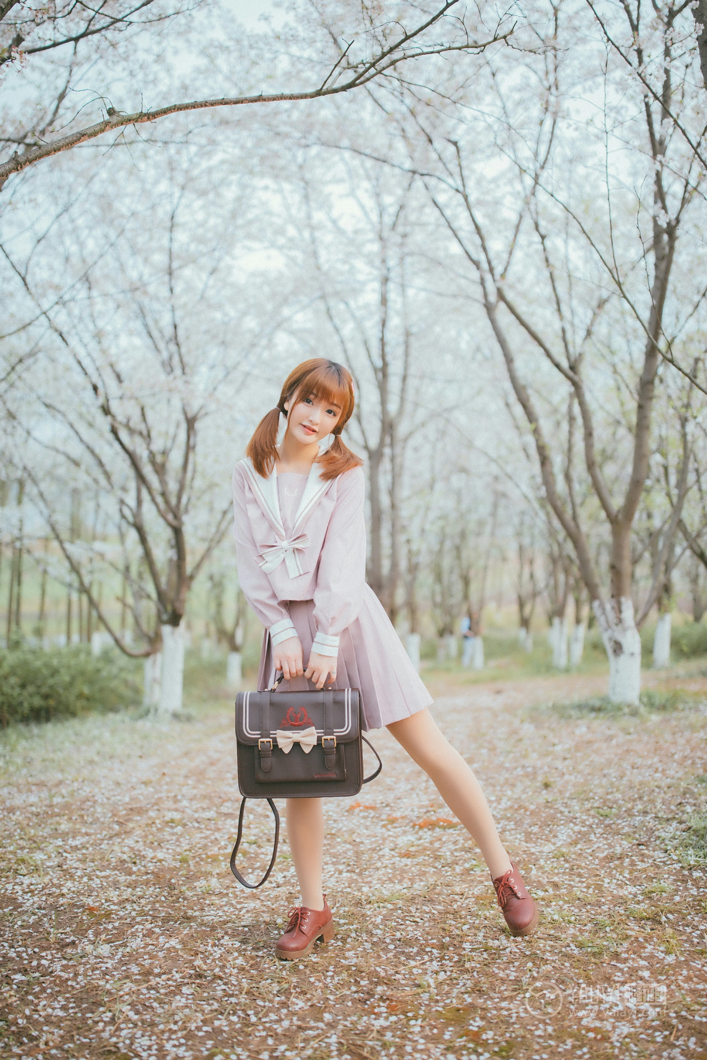 [YALAYI雅拉伊]No.246 樱花樱花想见你 团团 日本高中女生制服加肉色丝袜美腿性感私房写真集第19张