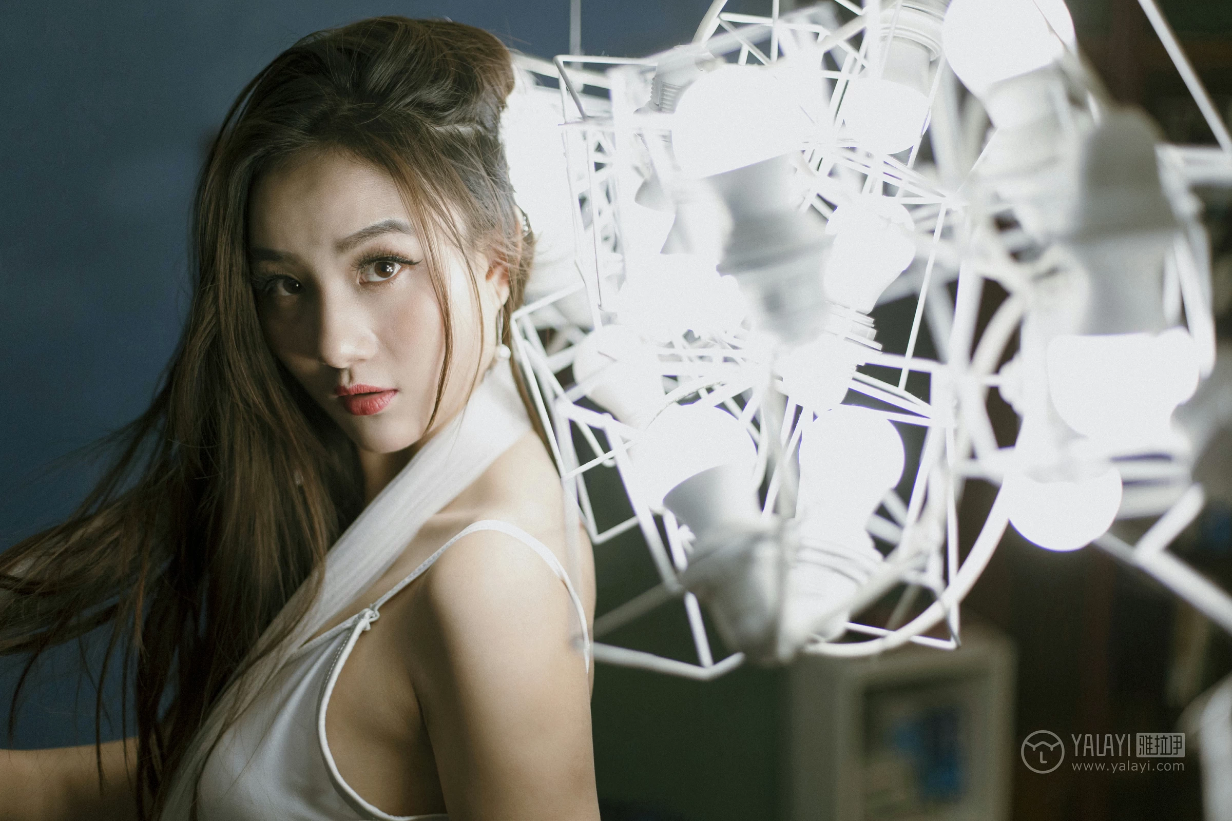 [YALAYI雅拉伊]No.247 独孤 徐雅熙 白色连体比基尼泳装性感私房写真集第4张