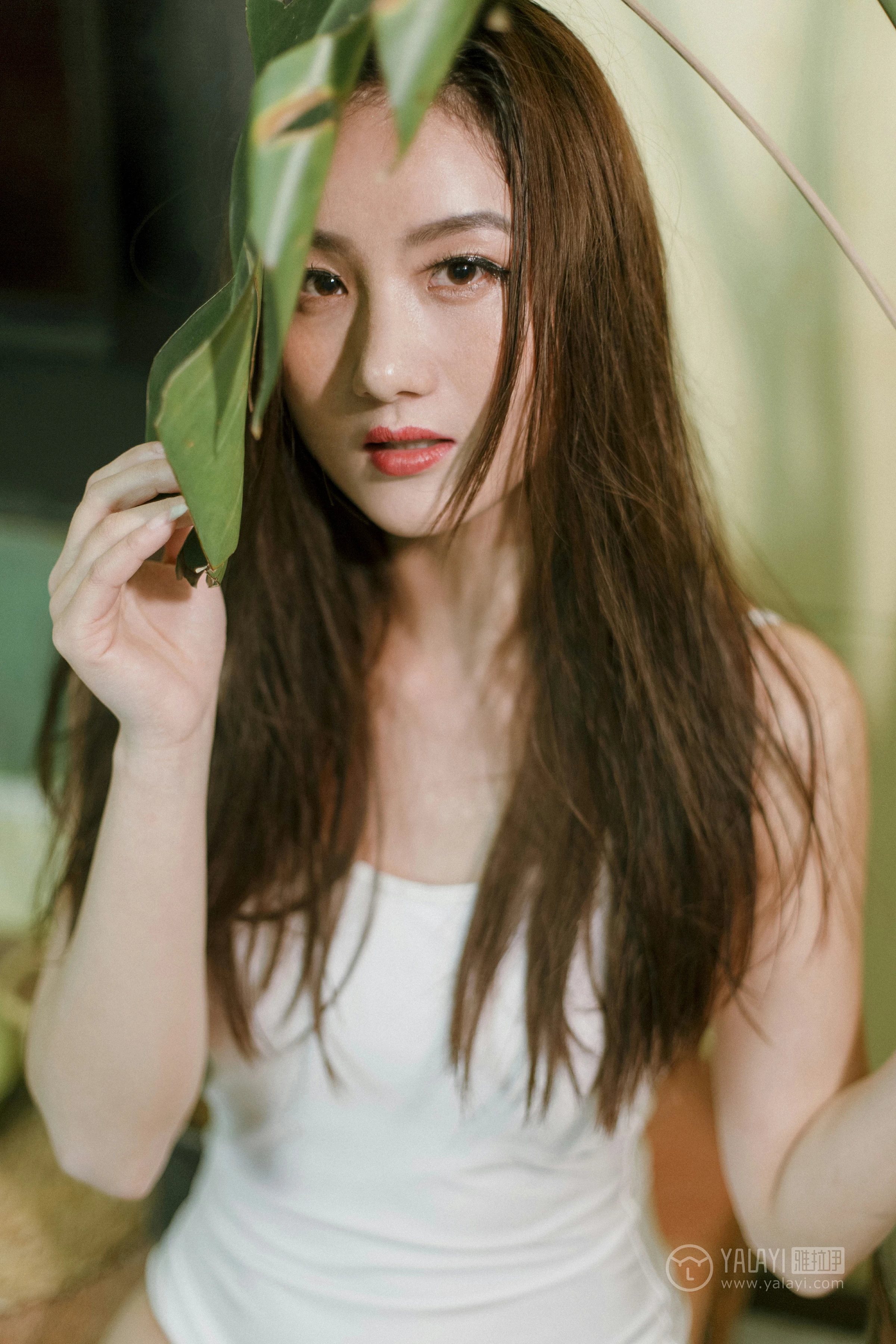 [YALAYI雅拉伊]No.247 独孤 徐雅熙 白色连体比基尼泳装性感私房写真集第10张