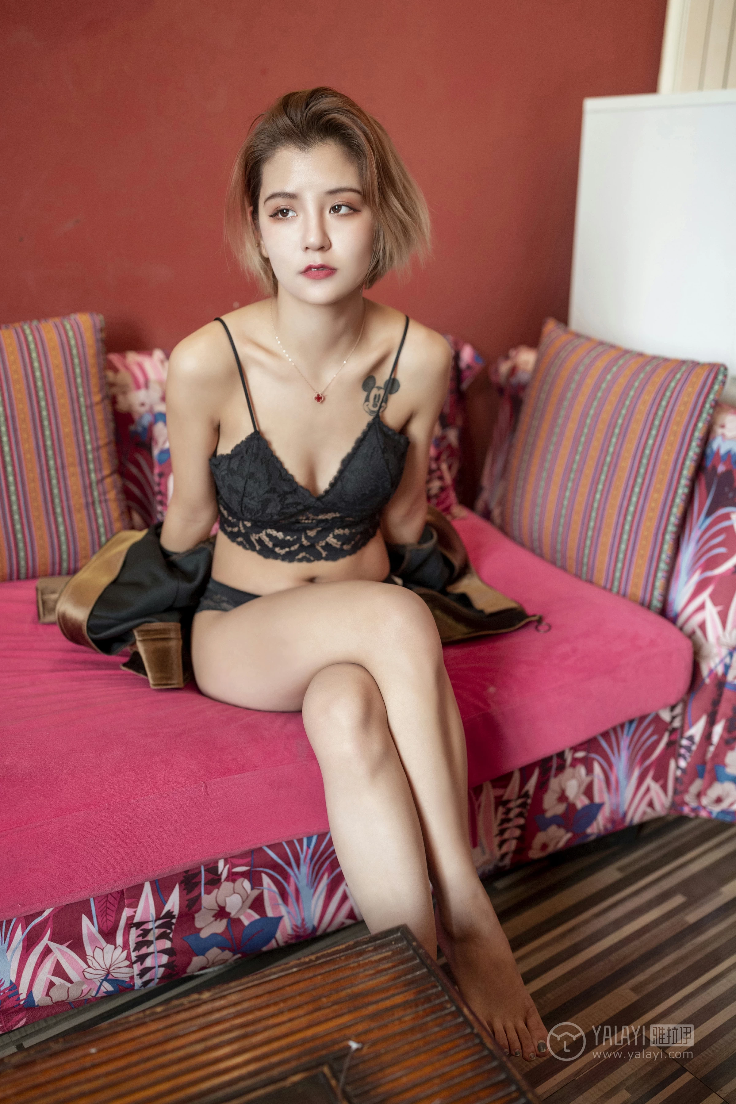 [YALAYI雅拉伊]No.248 金发少女 米奇 黑色蕾丝情趣内衣性感私房写真集第2张