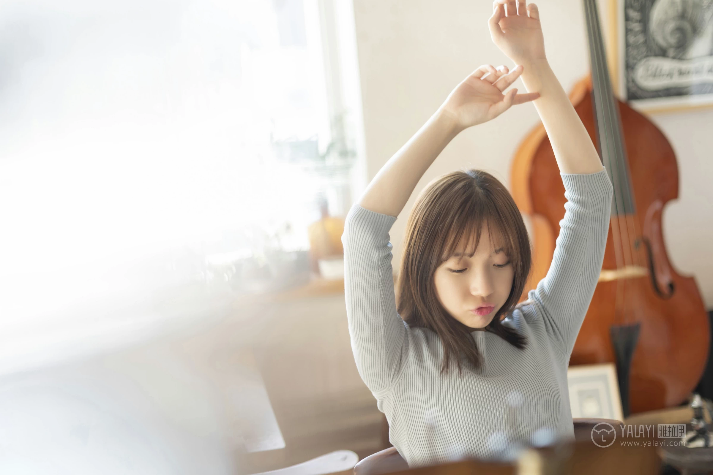 [YALAYI雅拉伊]No.249 看着你玩 刘开心 蓝色上衣加短裙清纯可爱私房写真集第7张