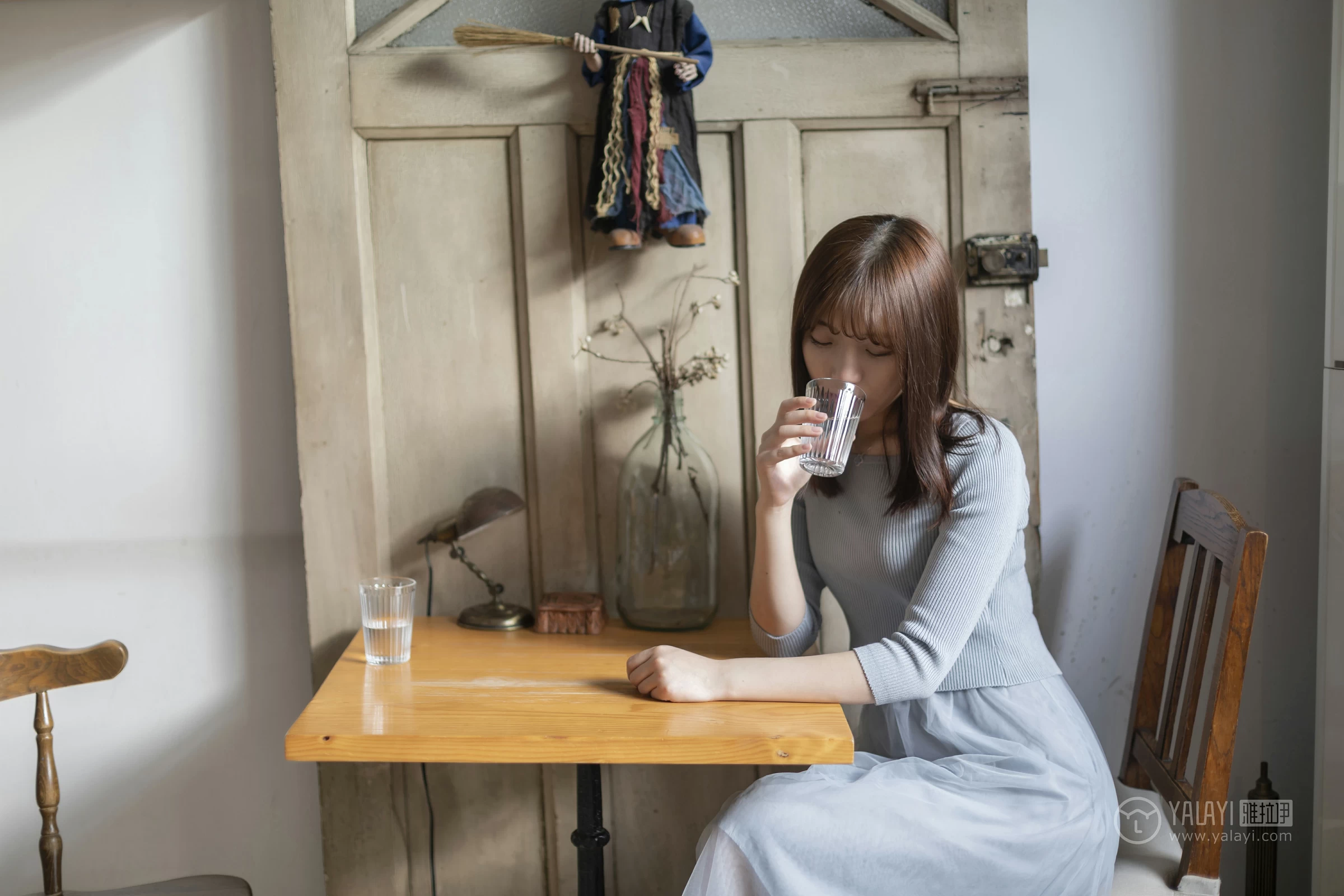 [YALAYI雅拉伊]No.249 看着你玩 刘开心 蓝色上衣加短裙清纯可爱私房写真集第11张