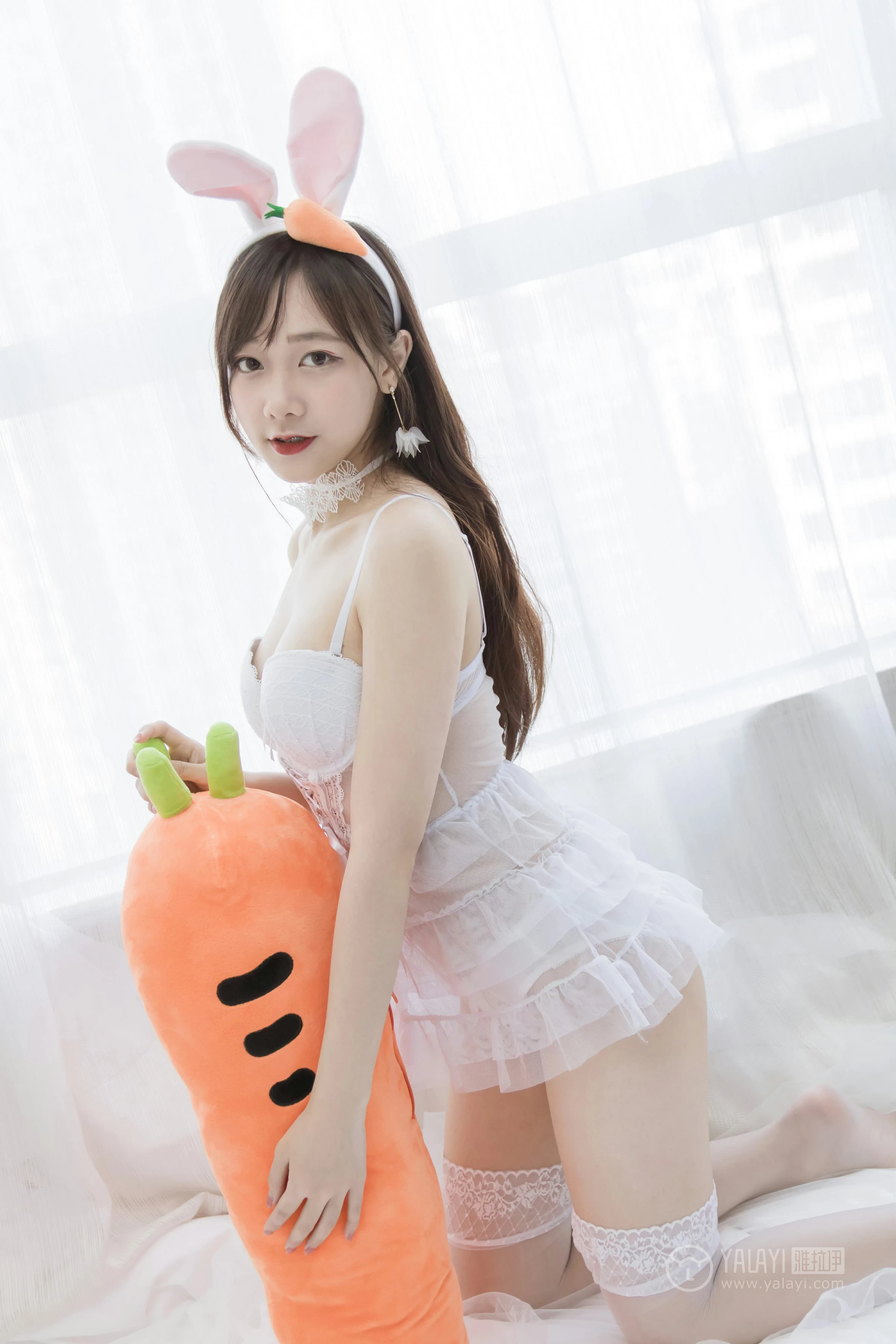 [YALAYI雅拉伊]No.258 卯兔夜夜 夜夜 白色透视情趣内衣加白色丝袜美腿性感私房写真集第8张