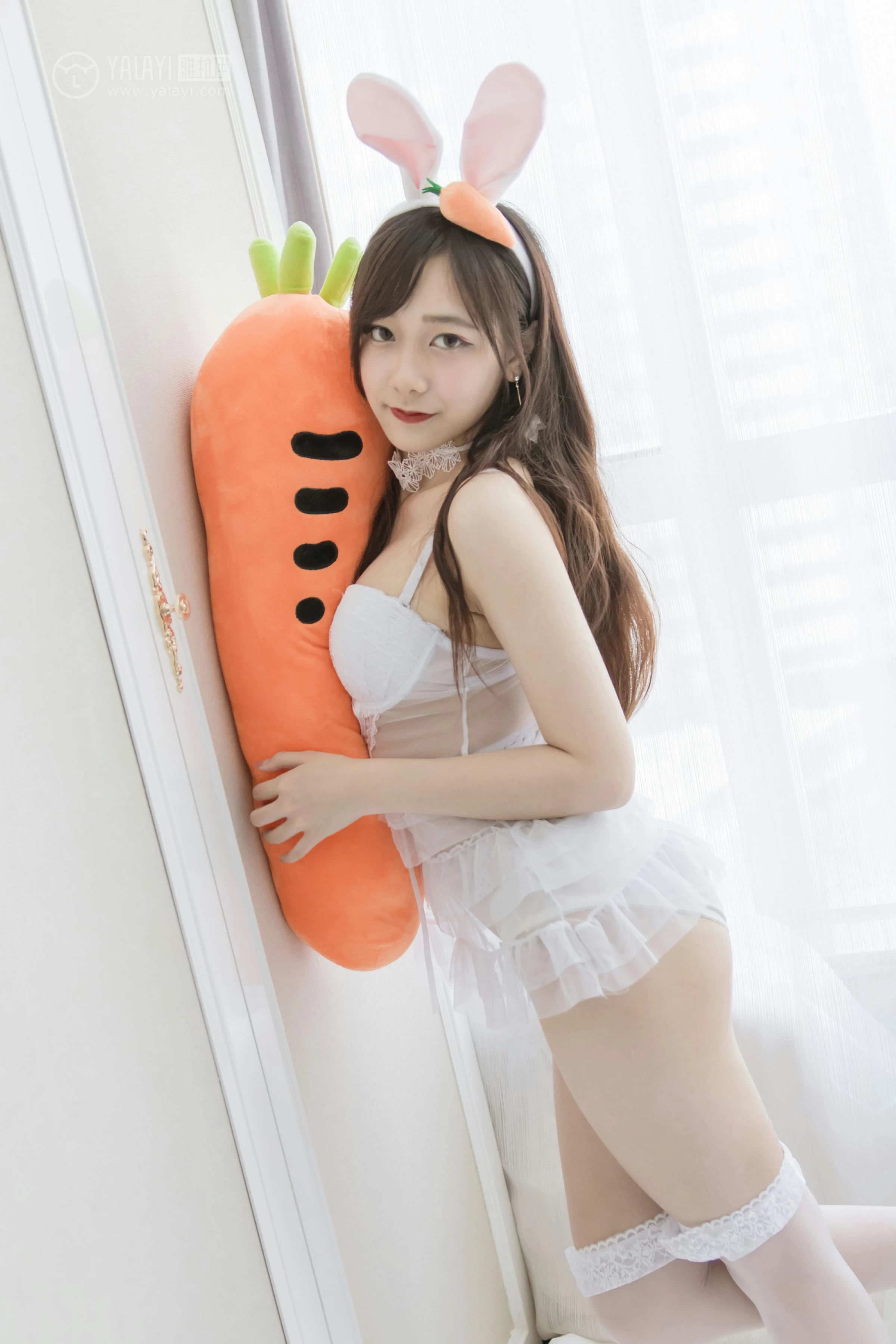 [YALAYI雅拉伊]No.258 卯兔夜夜 夜夜 白色透视情趣内衣加白色丝袜美腿性感私房写真集第10张