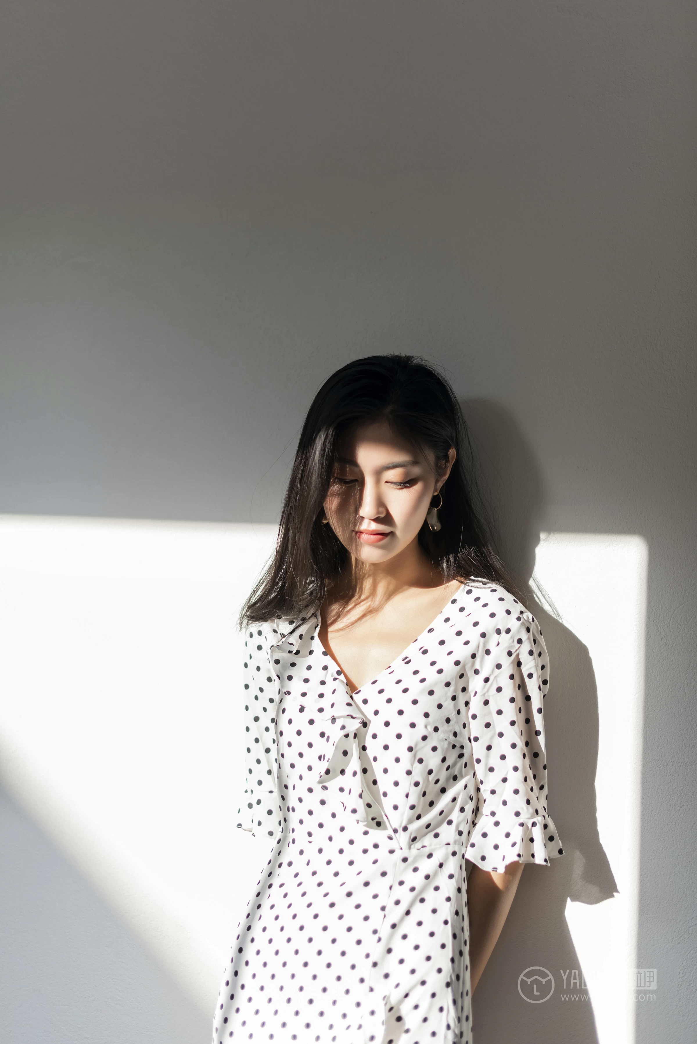 [YALAYI雅拉伊]No.264 波点女孩儿 乔妹儿 白色透视连衣裙居家私房写真集第2张