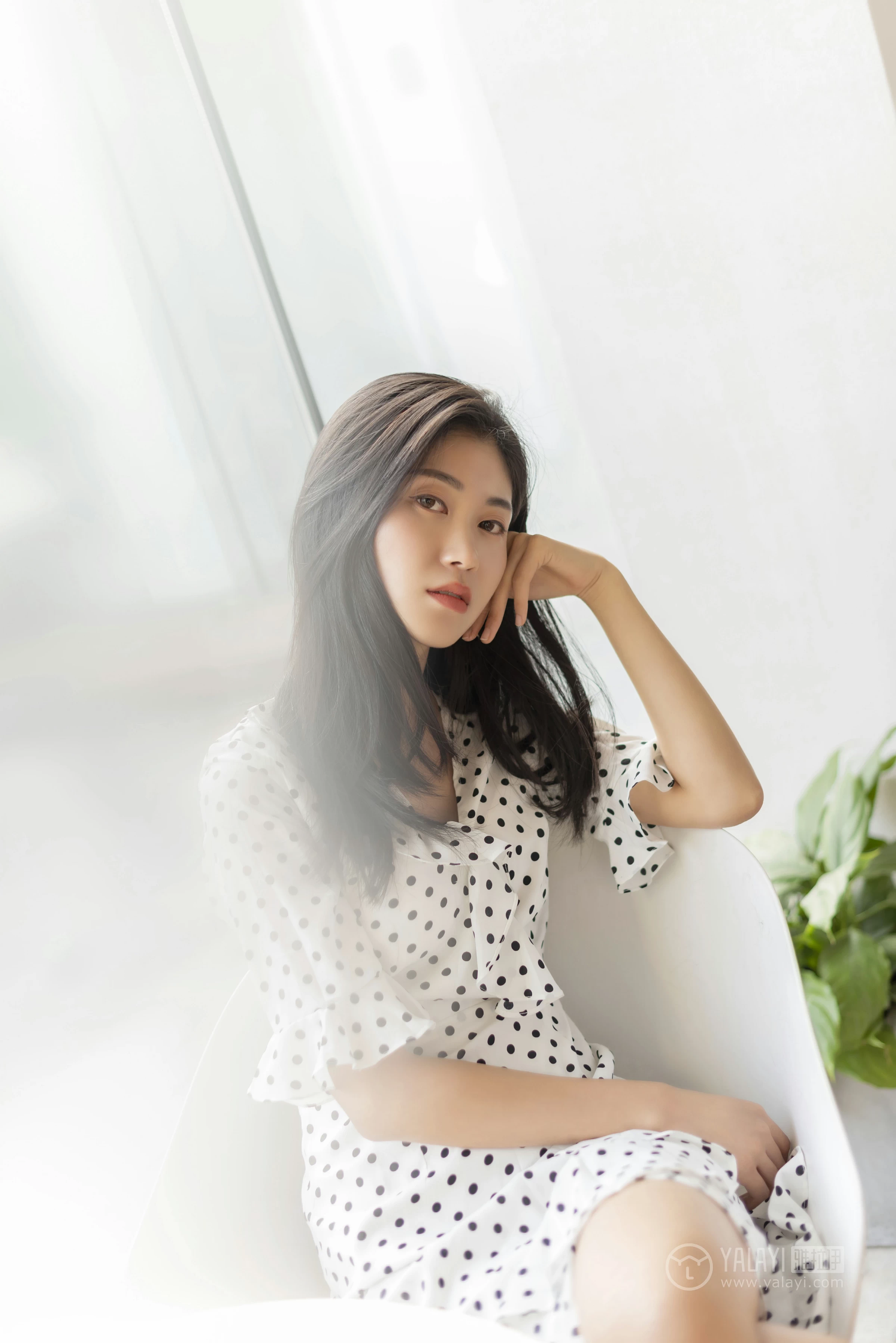 [YALAYI雅拉伊]No.264 波点女孩儿 乔妹儿 白色透视连衣裙居家私房写真集第3张