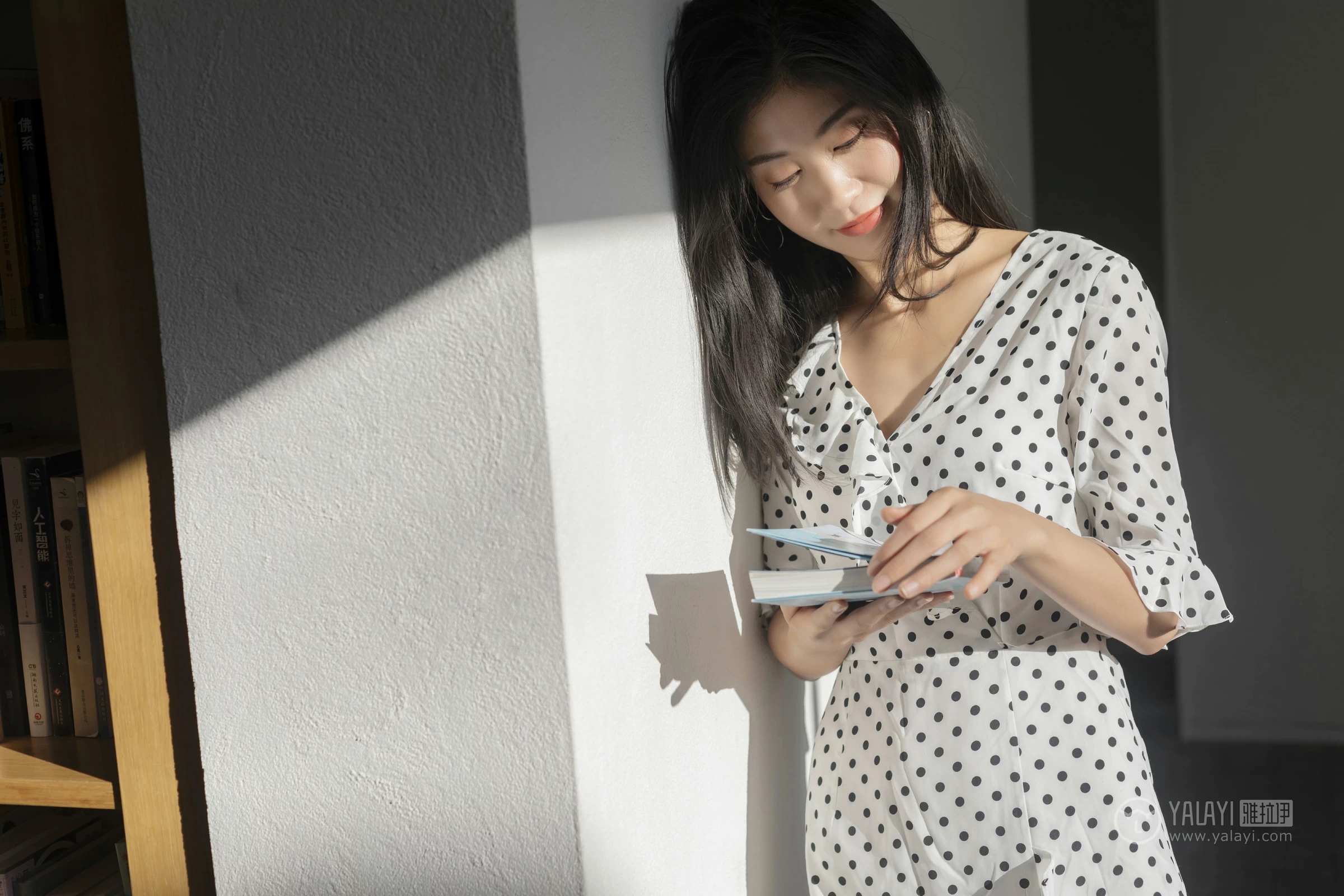 [YALAYI雅拉伊]No.264 波点女孩儿 乔妹儿 白色透视连衣裙居家私房写真集第6张