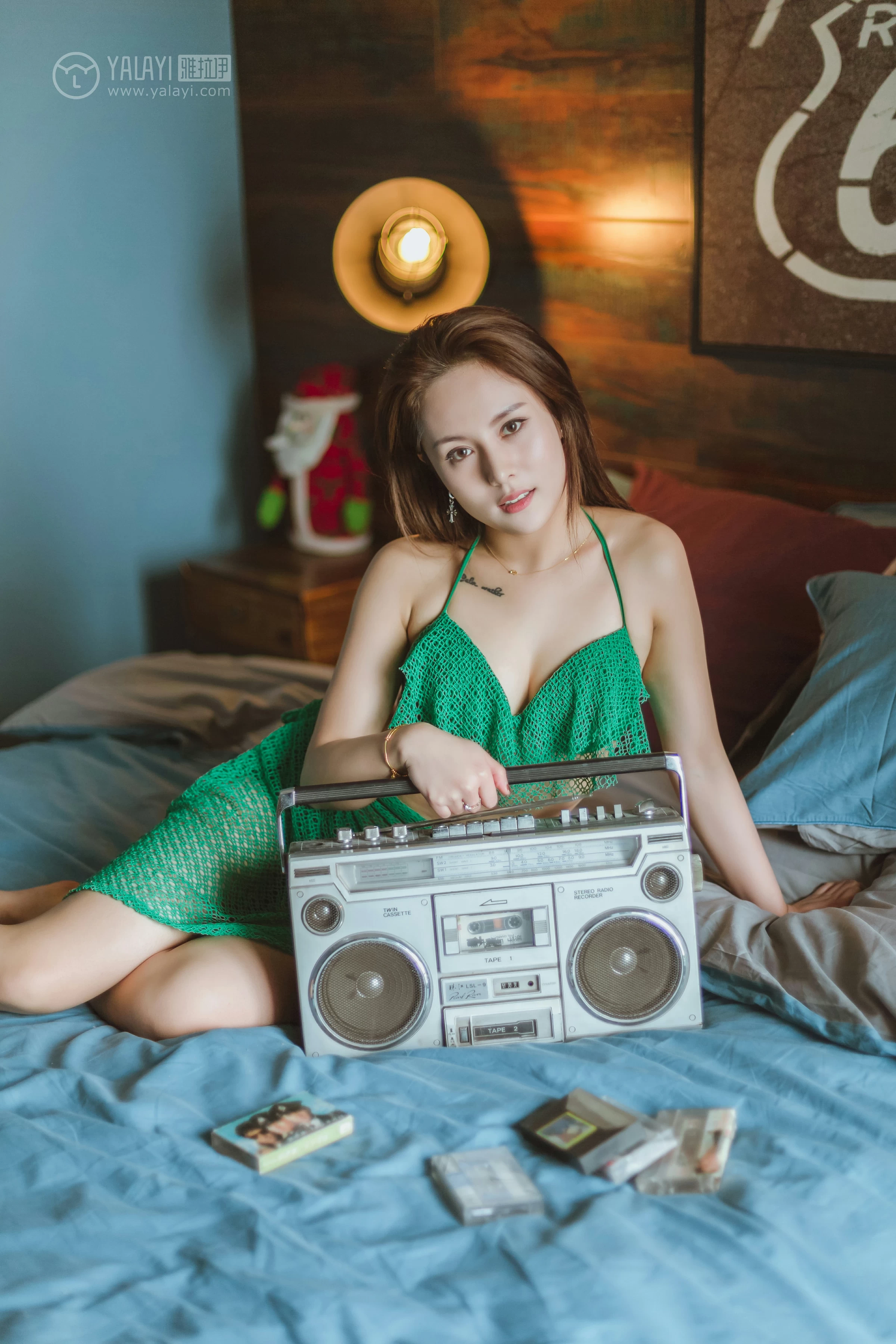 [YALAYI雅拉伊]No.276 80後 雅辛 青色镂空内衣加短裙性感私房写真集第4张