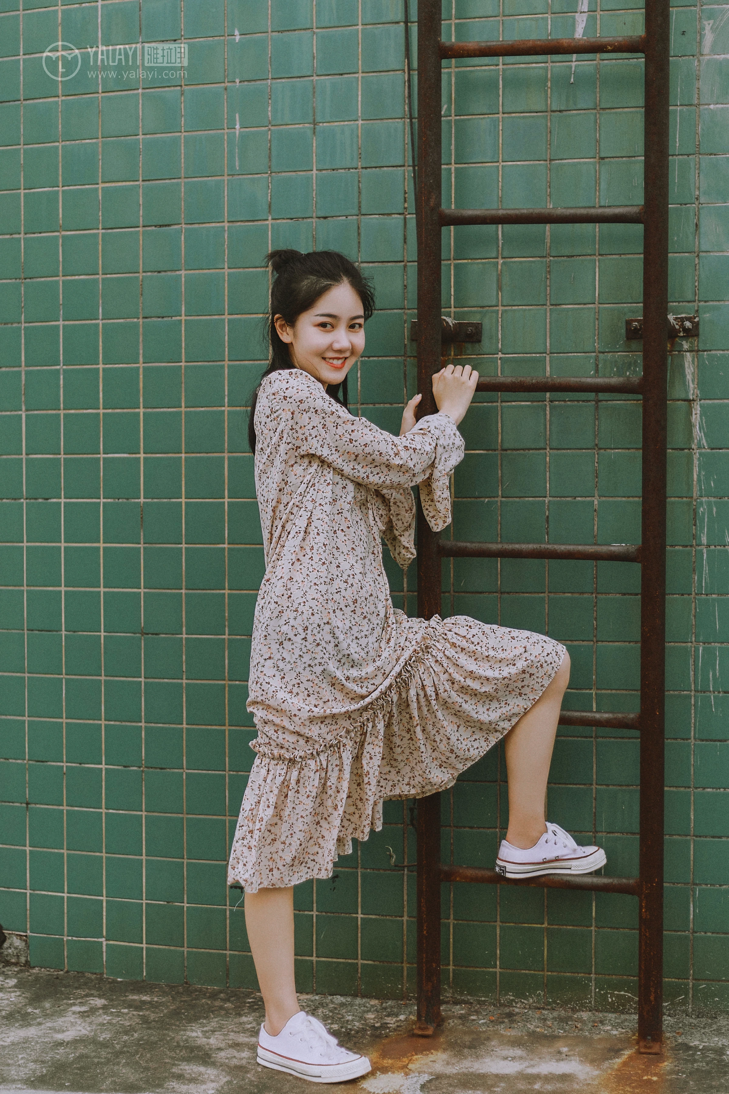 [YALAYI雅拉伊] No.274 芳华 喜儿 蓝色卫衣与白色透视短裙性感私房写真集第7张
