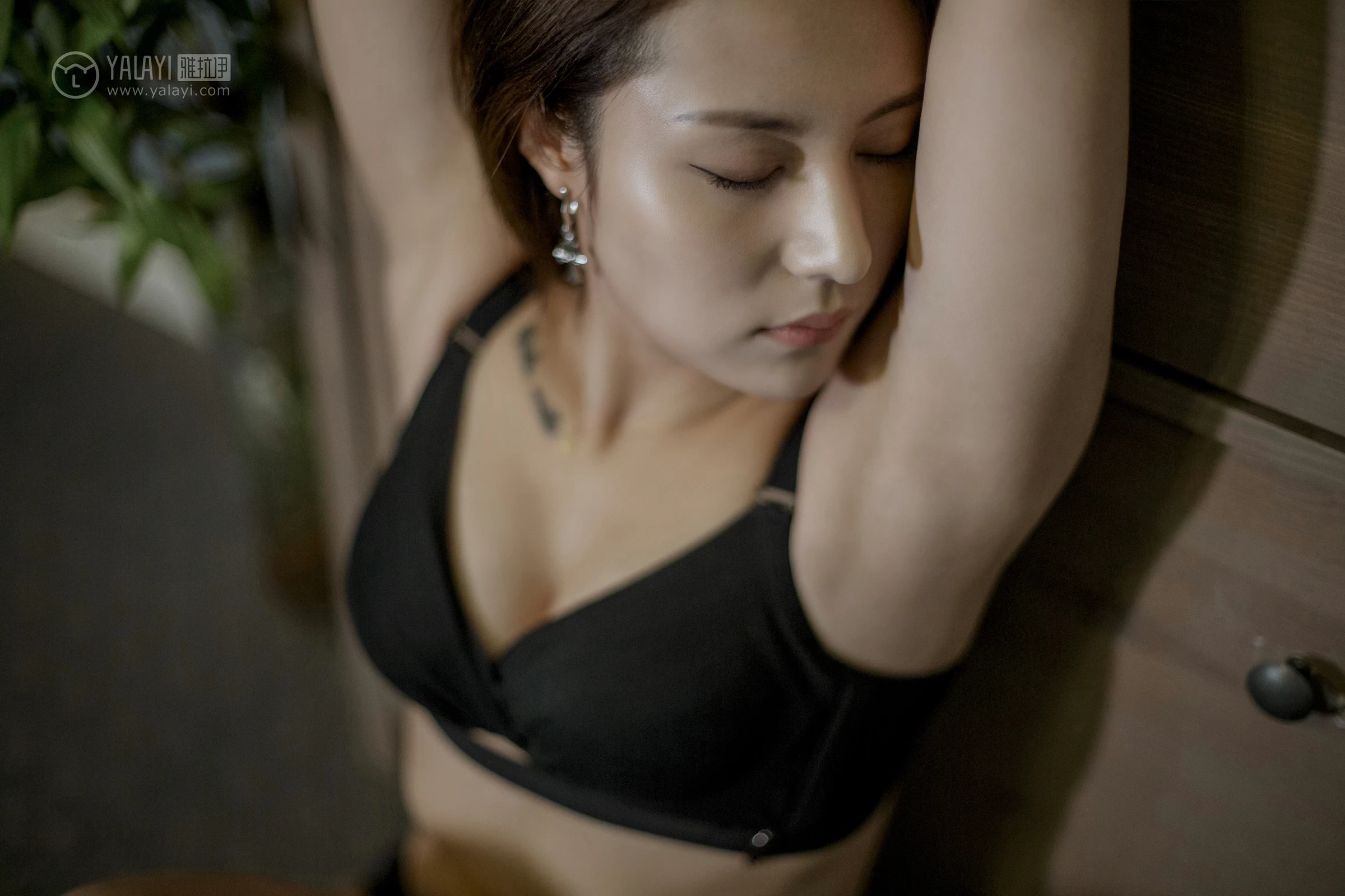 [YALAYI雅拉伊]No.287 有毒 雅辛 黑色内衣加黑色蕾丝内裤性感私房写真集第10张