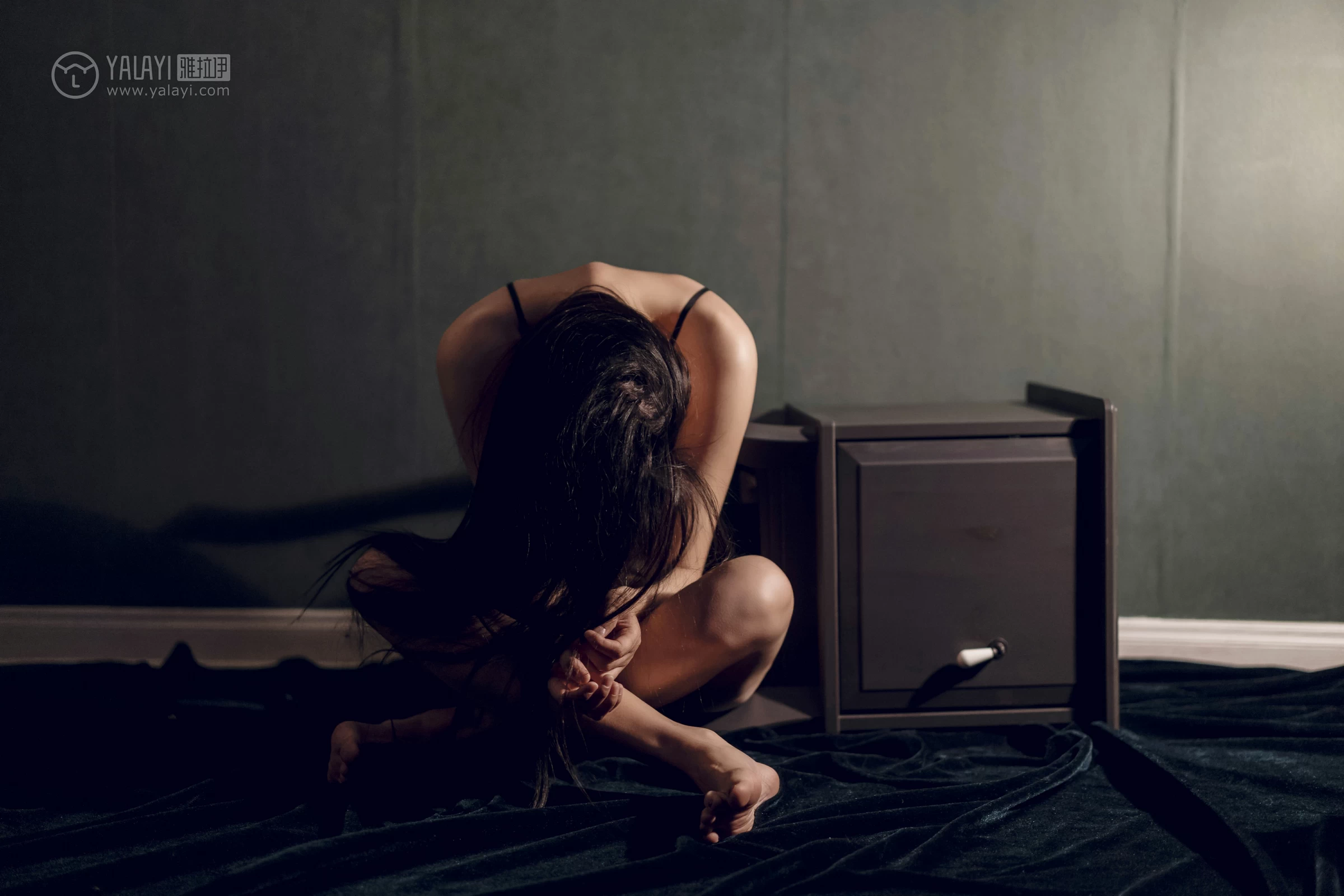 [YALAYI雅拉伊]No.302 挣扎中自我救赎 小竹 黑色镂空情趣内衣性感私房写真集第6张