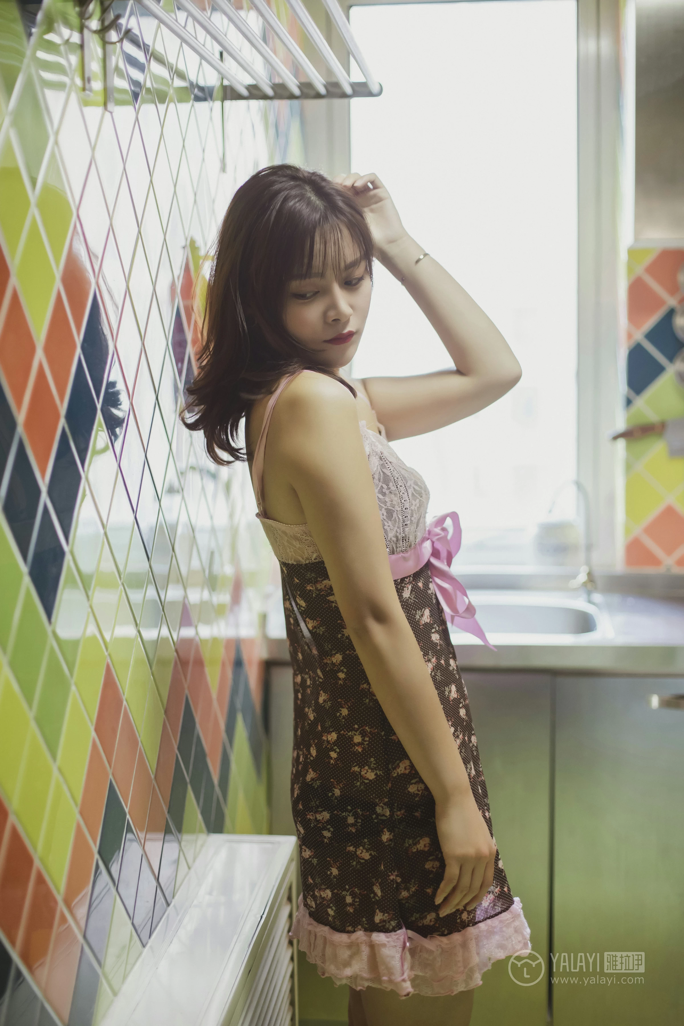 [YALAYI雅拉伊]No.312 私人 芷琳 粉色吊带透视睡衣加红色蕾丝内衣性感私房写真集第11张