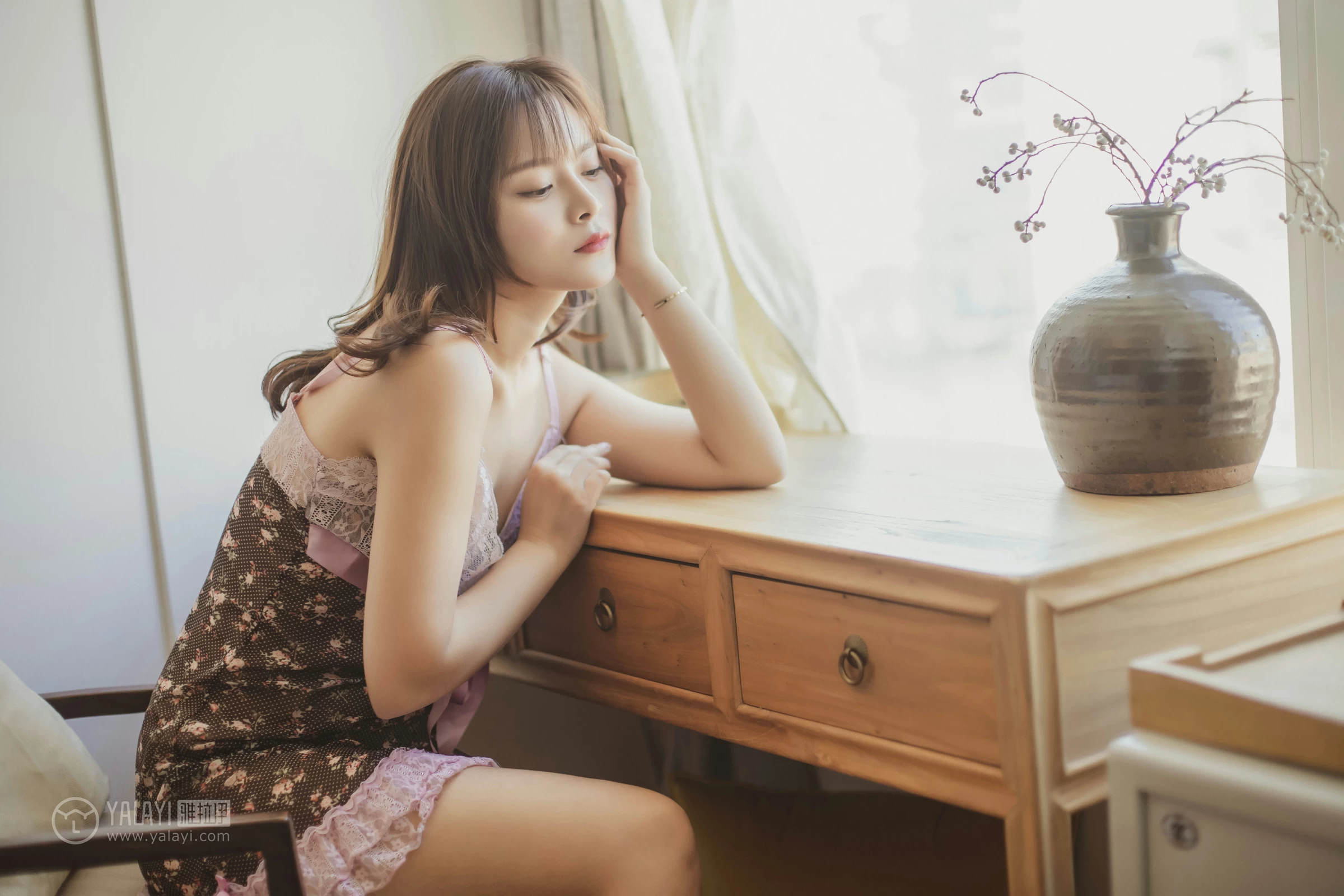 [YALAYI雅拉伊]No.312 私人 芷琳 粉色吊带透视睡衣加红色蕾丝内衣性感私房写真集第15张