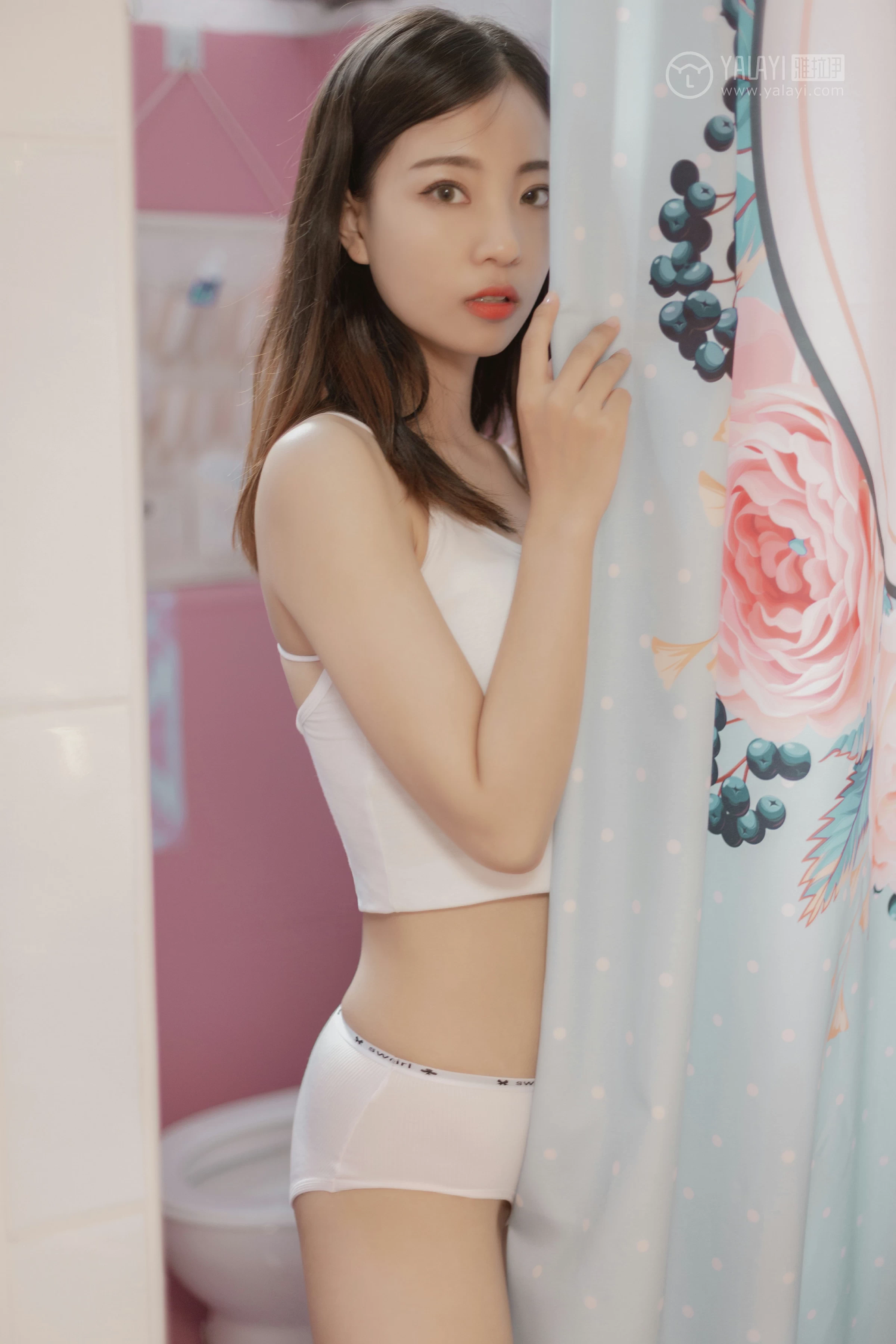 [YALAYI雅拉伊]No.327 粉色恋爱季 高若童 白色性感小背心加白色内衣居家私房写真集第11张