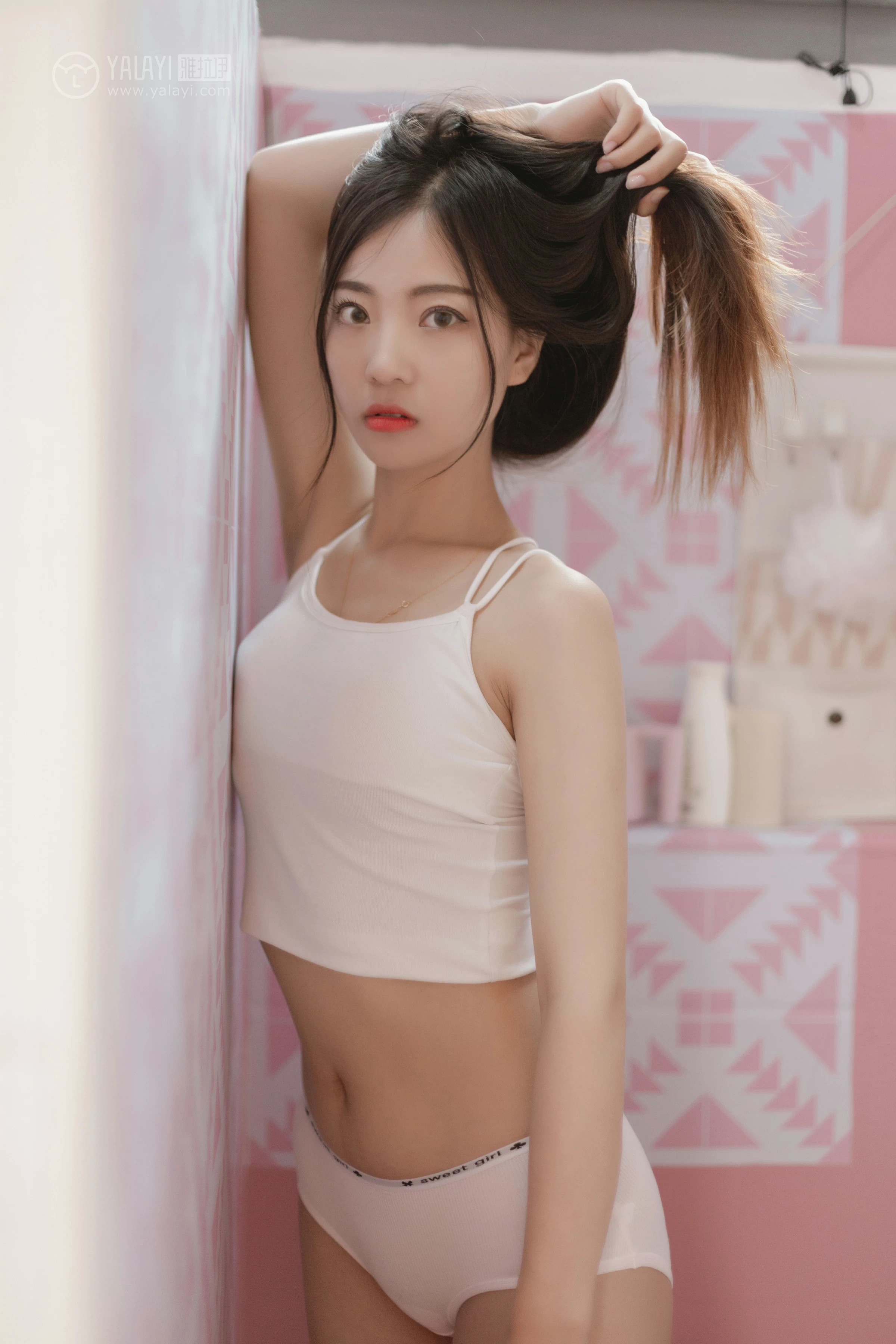 [YALAYI雅拉伊]No.327 粉色恋爱季 高若童 白色性感小背心加白色内衣居家私房写真集第14张