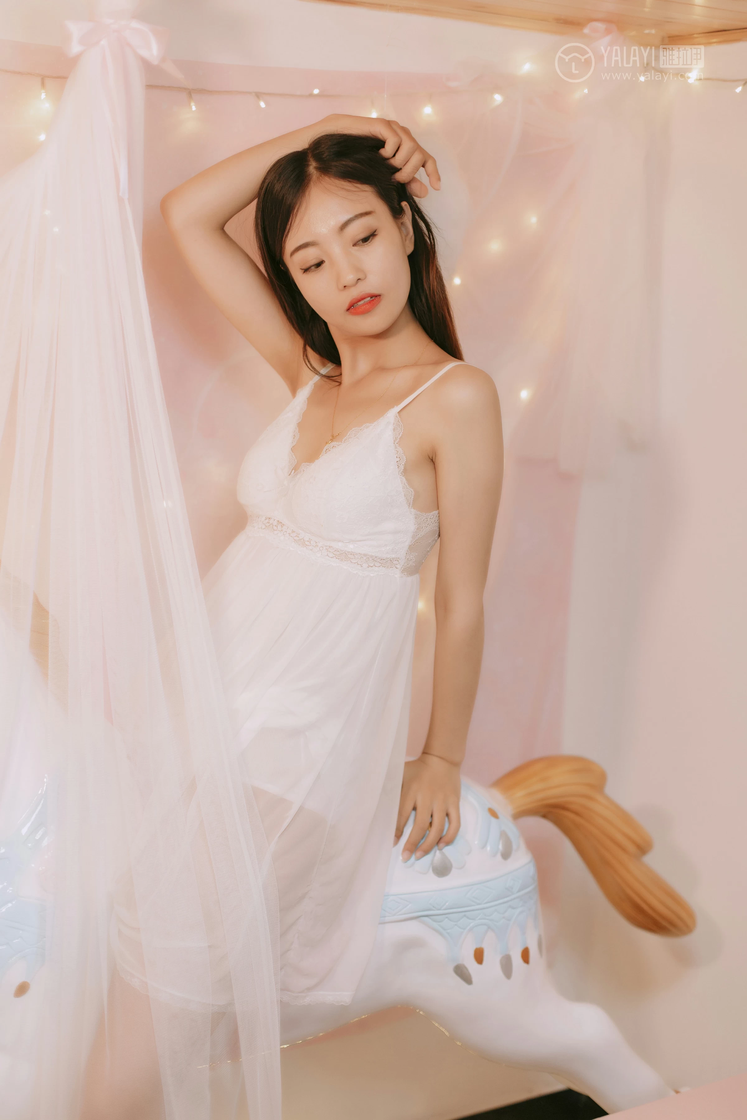 [YALAYI雅拉伊]No.334 浪漫满屋 高若童 白色吊带透视睡衣裙性感私房写真集第5张