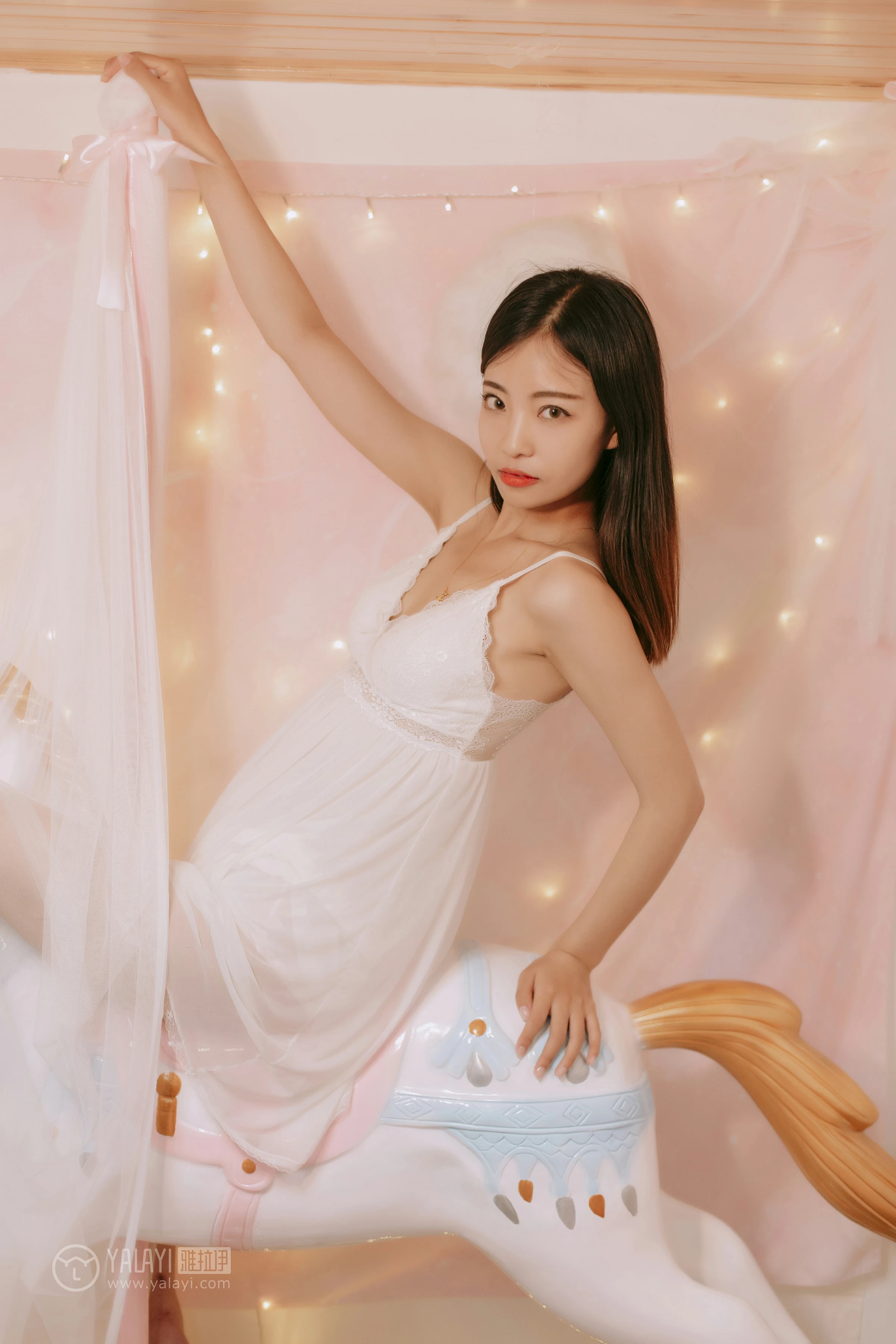 [YALAYI雅拉伊]No.334 浪漫满屋 高若童 白色吊带透视睡衣裙性感私房写真集第7张