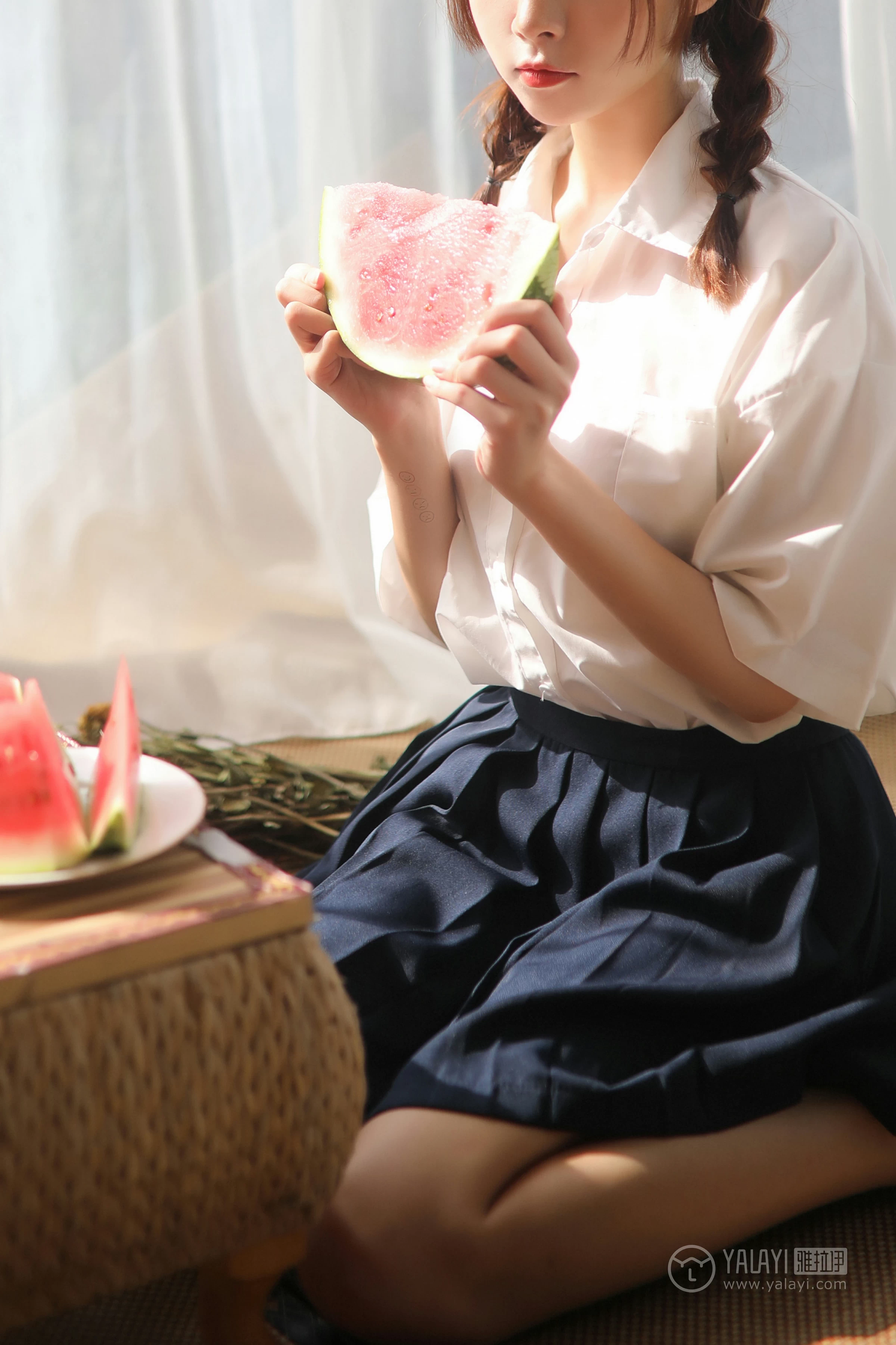 [YALAYI雅拉伊]No.342 与她的夏日恋爱 暄暄 白色衬衫加黑色短裙清纯可爱私房写真集第10张