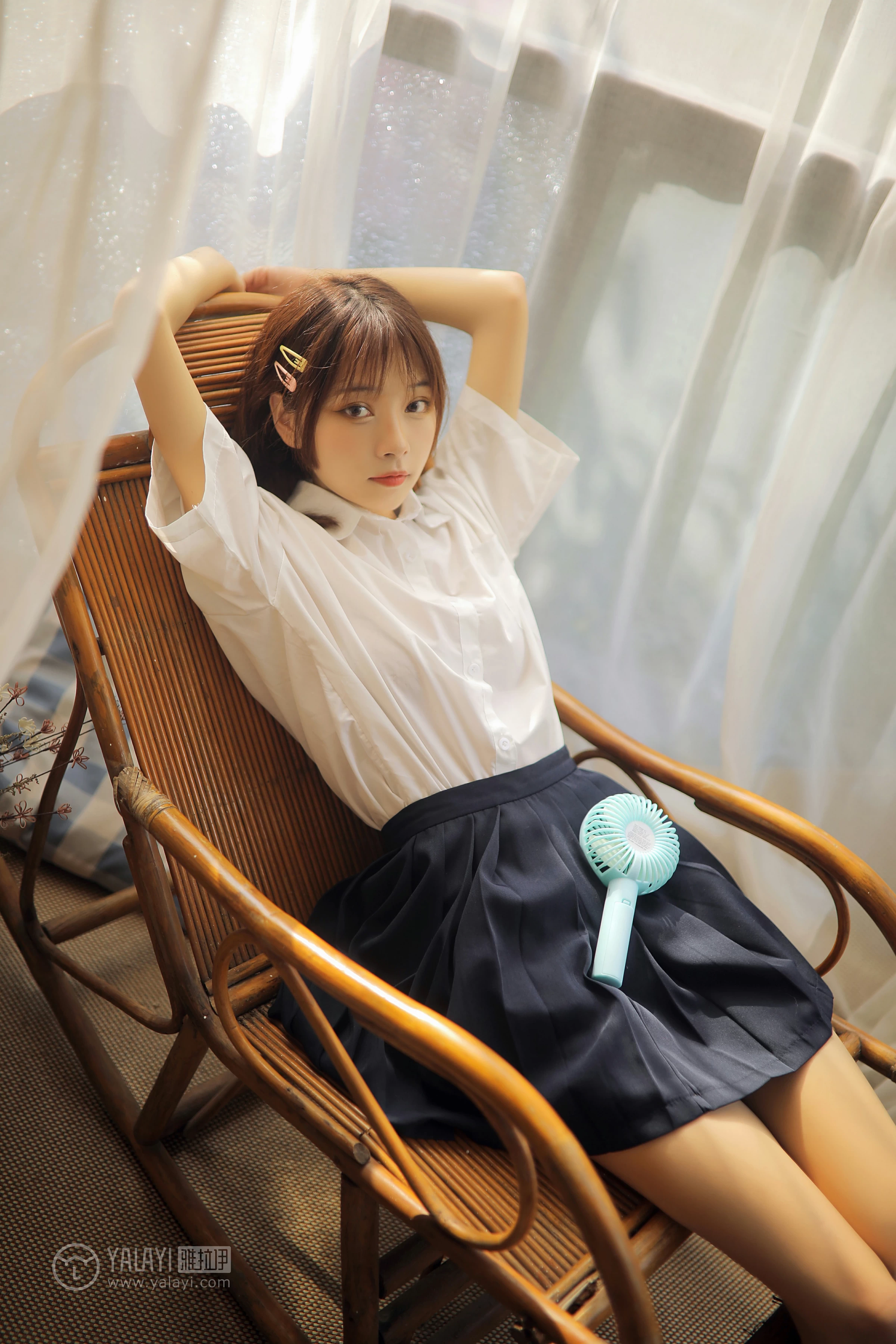 [YALAYI雅拉伊]No.342 与她的夏日恋爱 暄暄 白色衬衫加黑色短裙清纯可爱私房写真集第13张