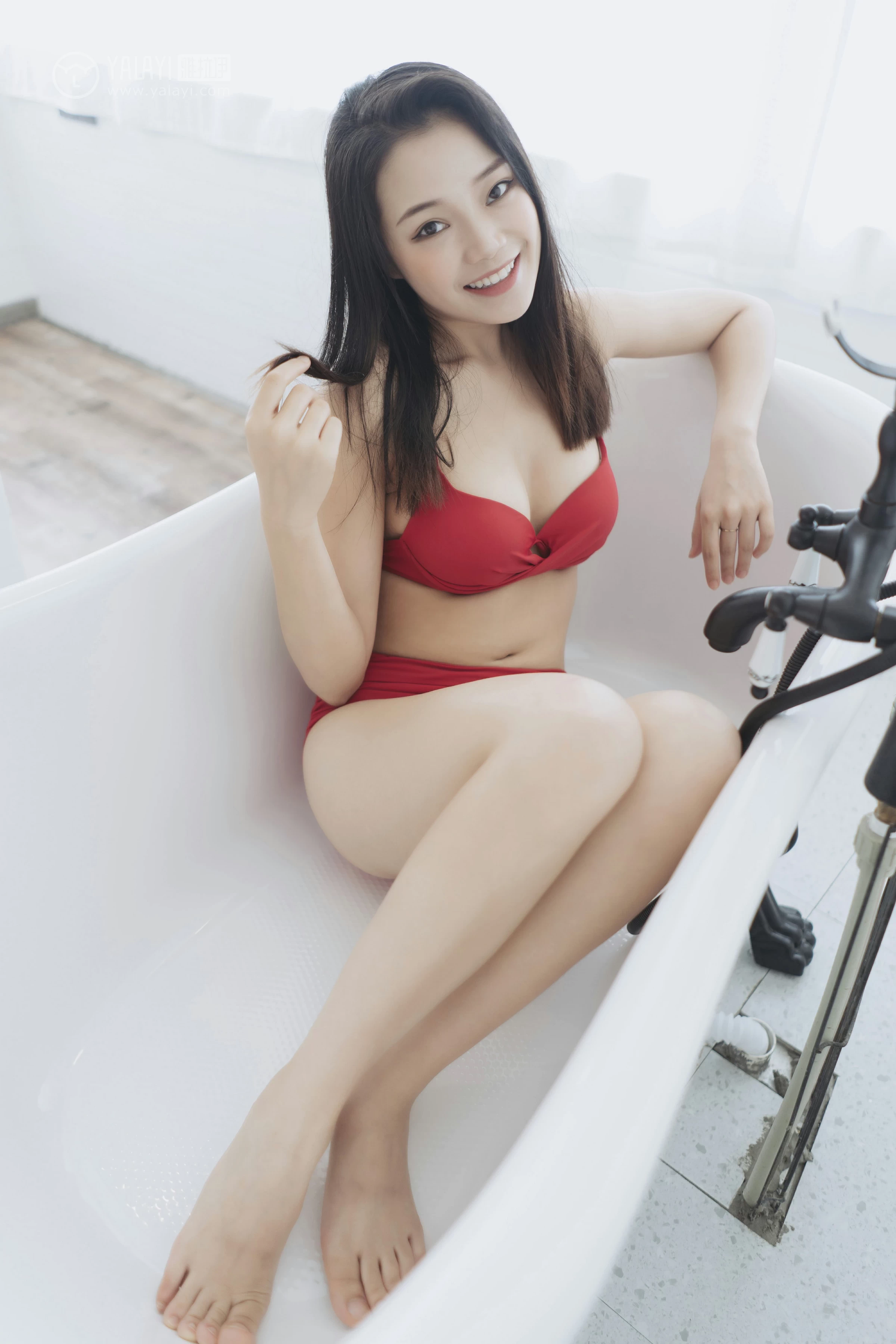 [YALAYI雅拉伊]No.348 假日3 洋儿 红色情趣内衣居家私房写真集第16张