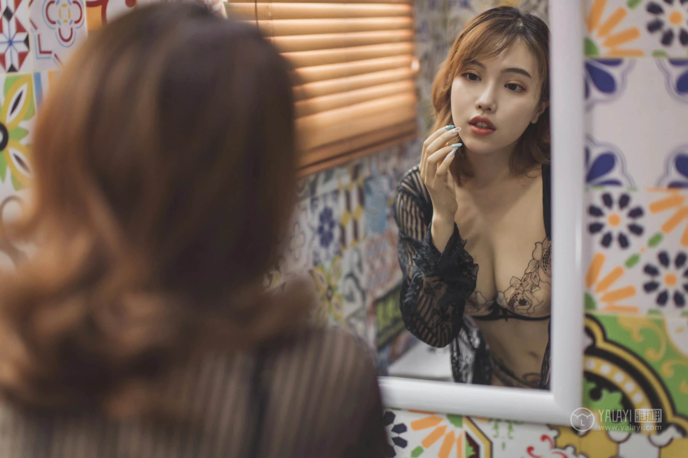 [YALAYI雅拉伊]No.355 轻熟女 黄乐然 黑色透视镂空睡衣加米色情趣内衣性感私房写真集第3张