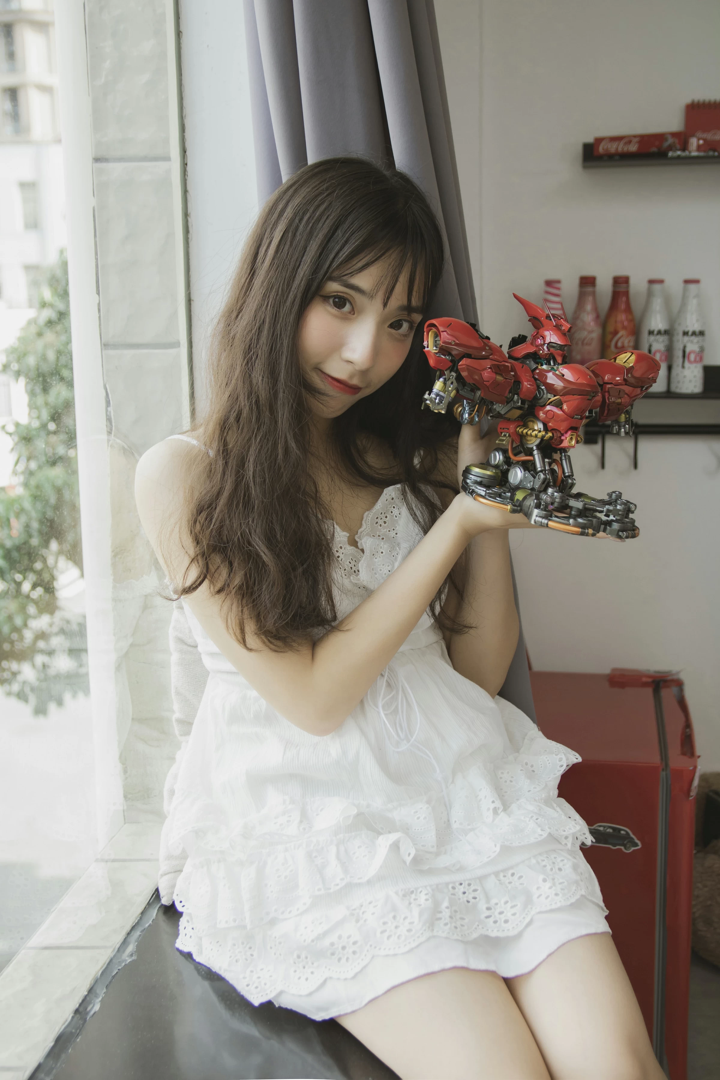 [YALAYI雅拉伊]No.357 我的高达女友 阿橙 白色吊带蕾丝连衣裙清纯可爱私房写真集第8张