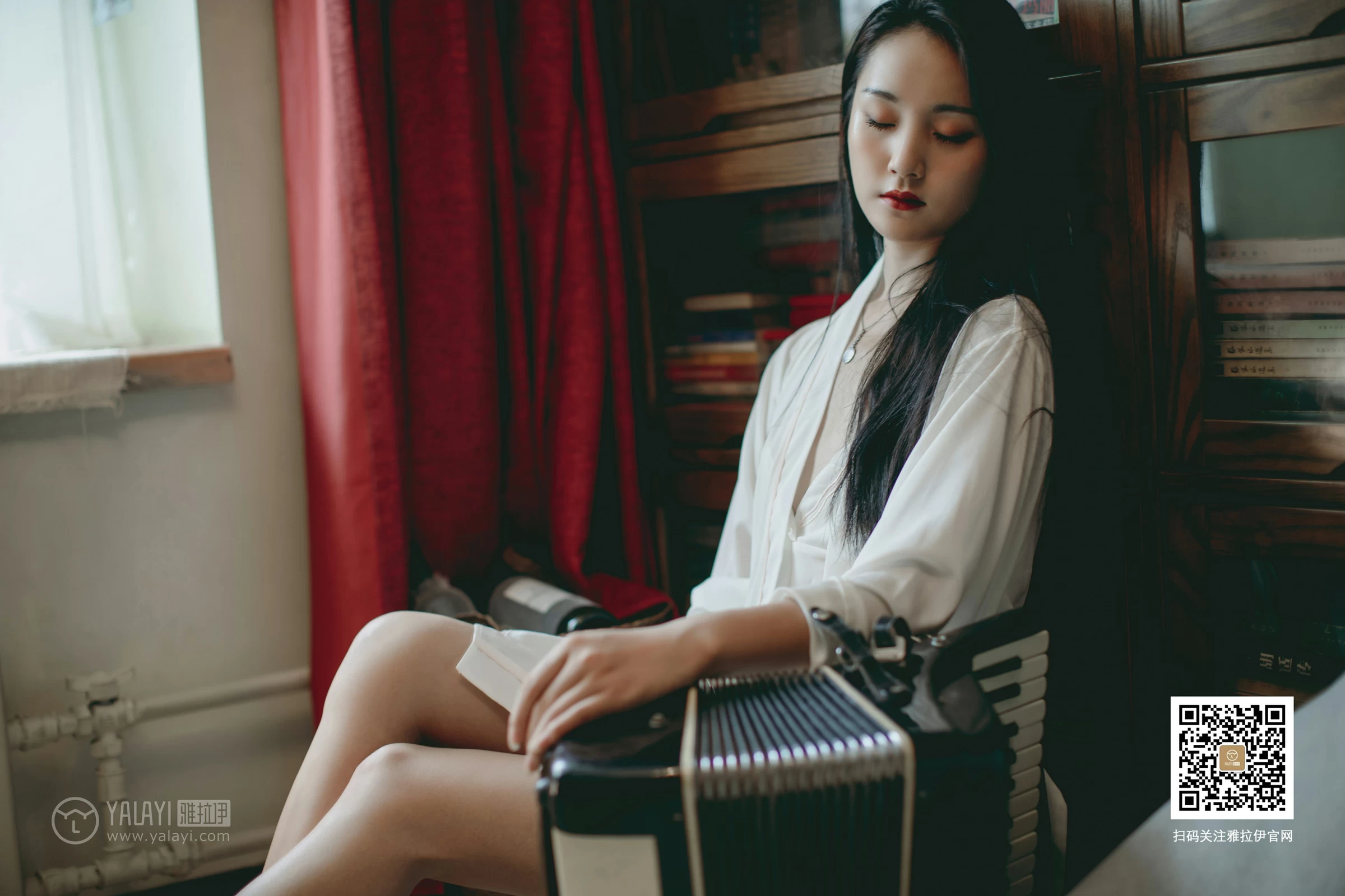 [YALAYI雅拉伊]No.361 Elegant 项兴咏 白色睡衣加白色吊带内衣性感私房写真集第11张