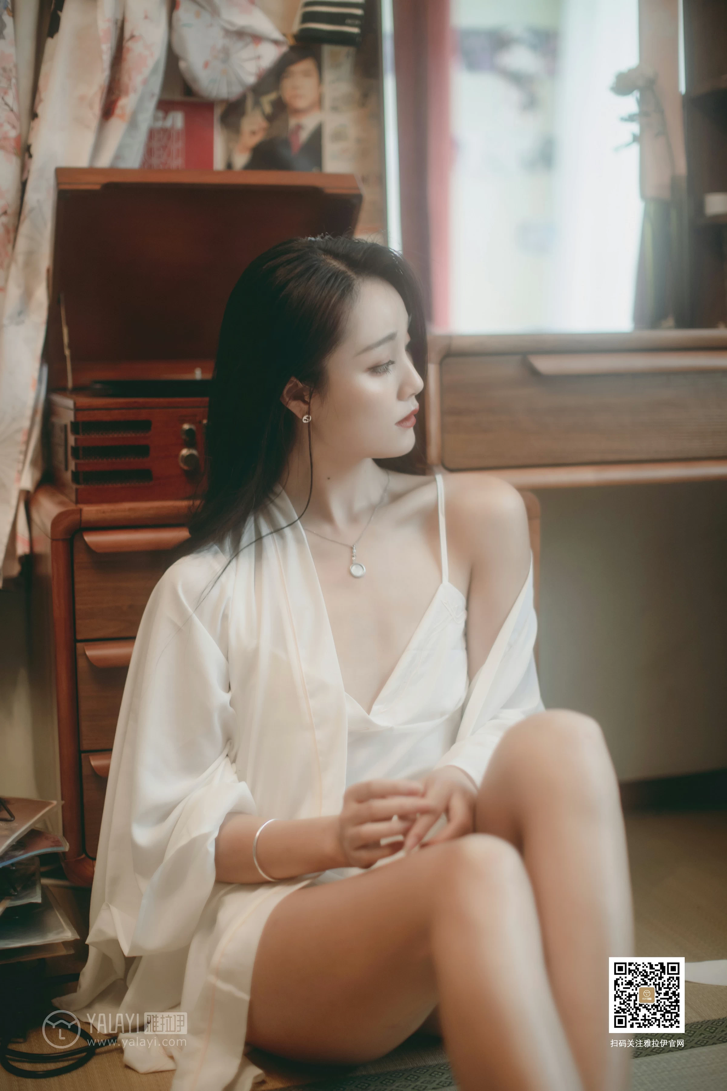 [YALAYI雅拉伊]No.361 Elegant 项兴咏 白色睡衣加白色吊带内衣性感私房写真集第13张