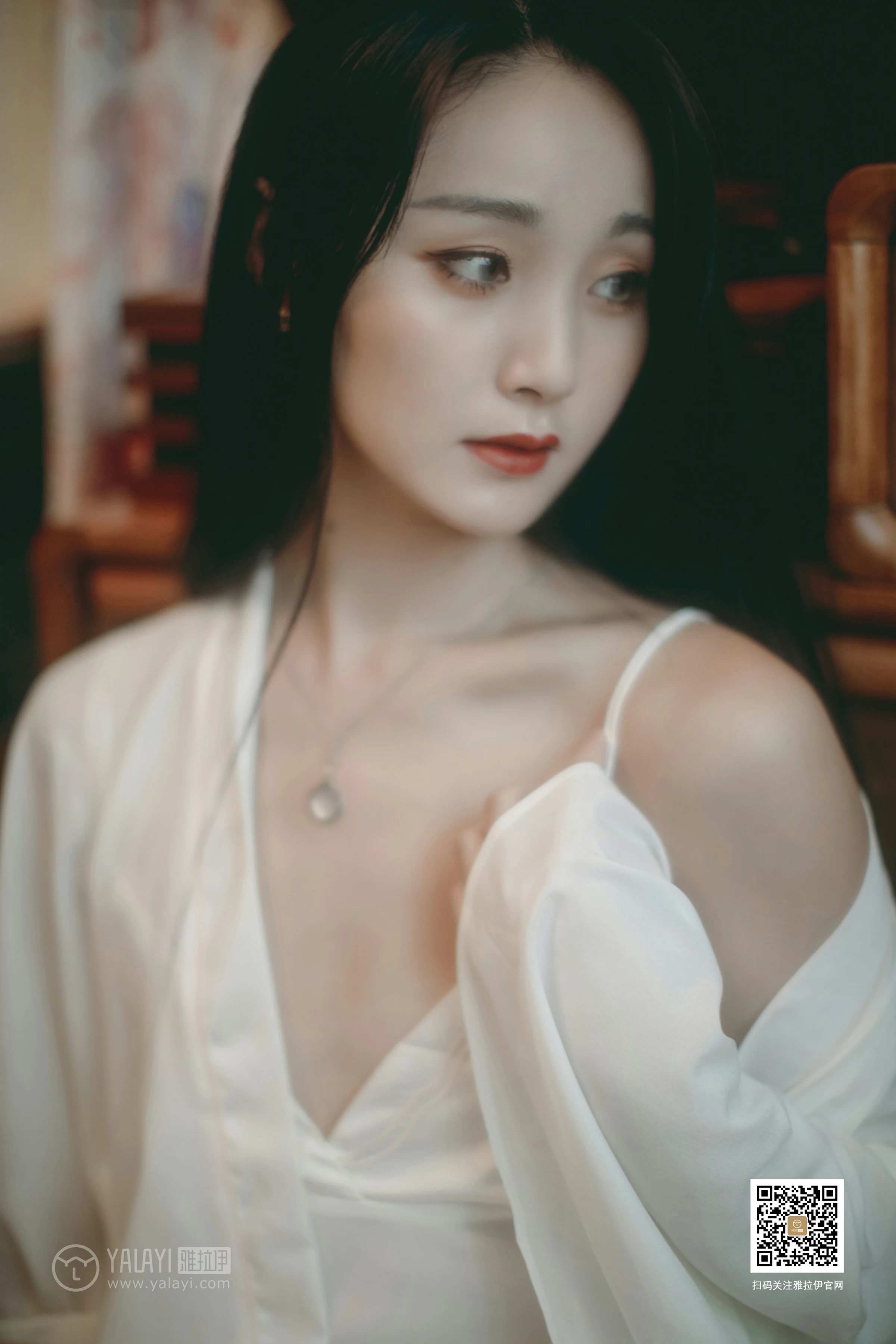 [YALAYI雅拉伊]No.361 Elegant 项兴咏 白色睡衣加白色吊带内衣性感私房写真集第13张