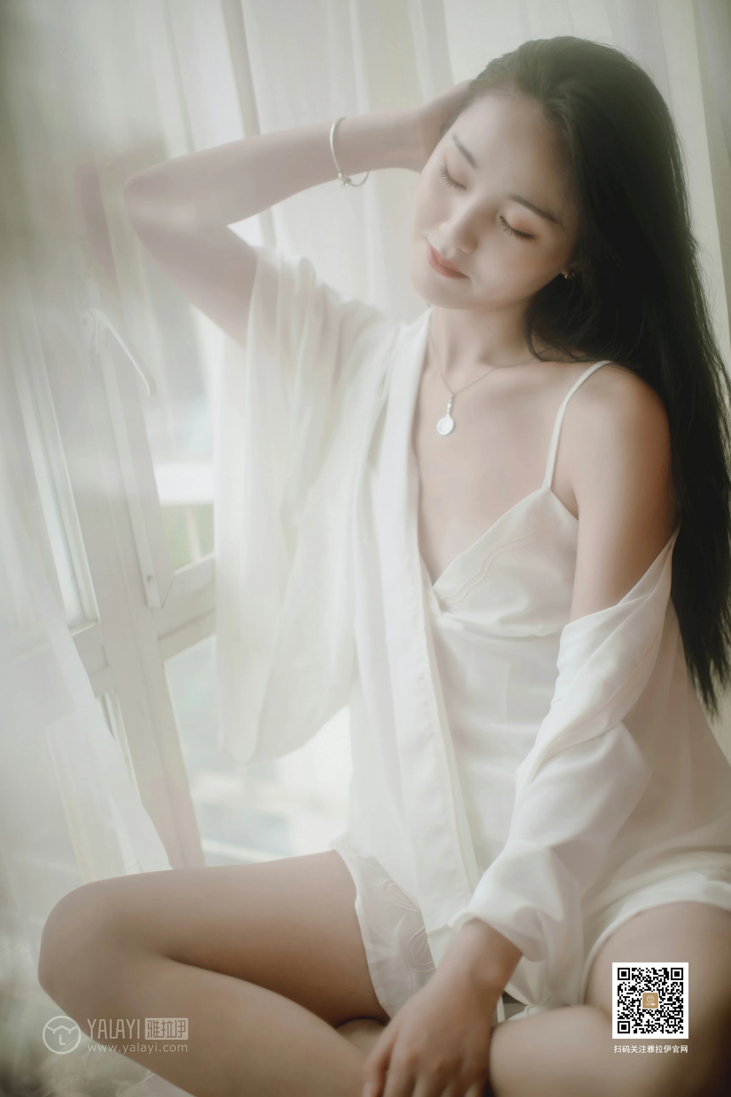 [YALAYI雅拉伊]No.361 Elegant 项兴咏 白色睡衣加白色吊带内衣性感私房写真集第15张